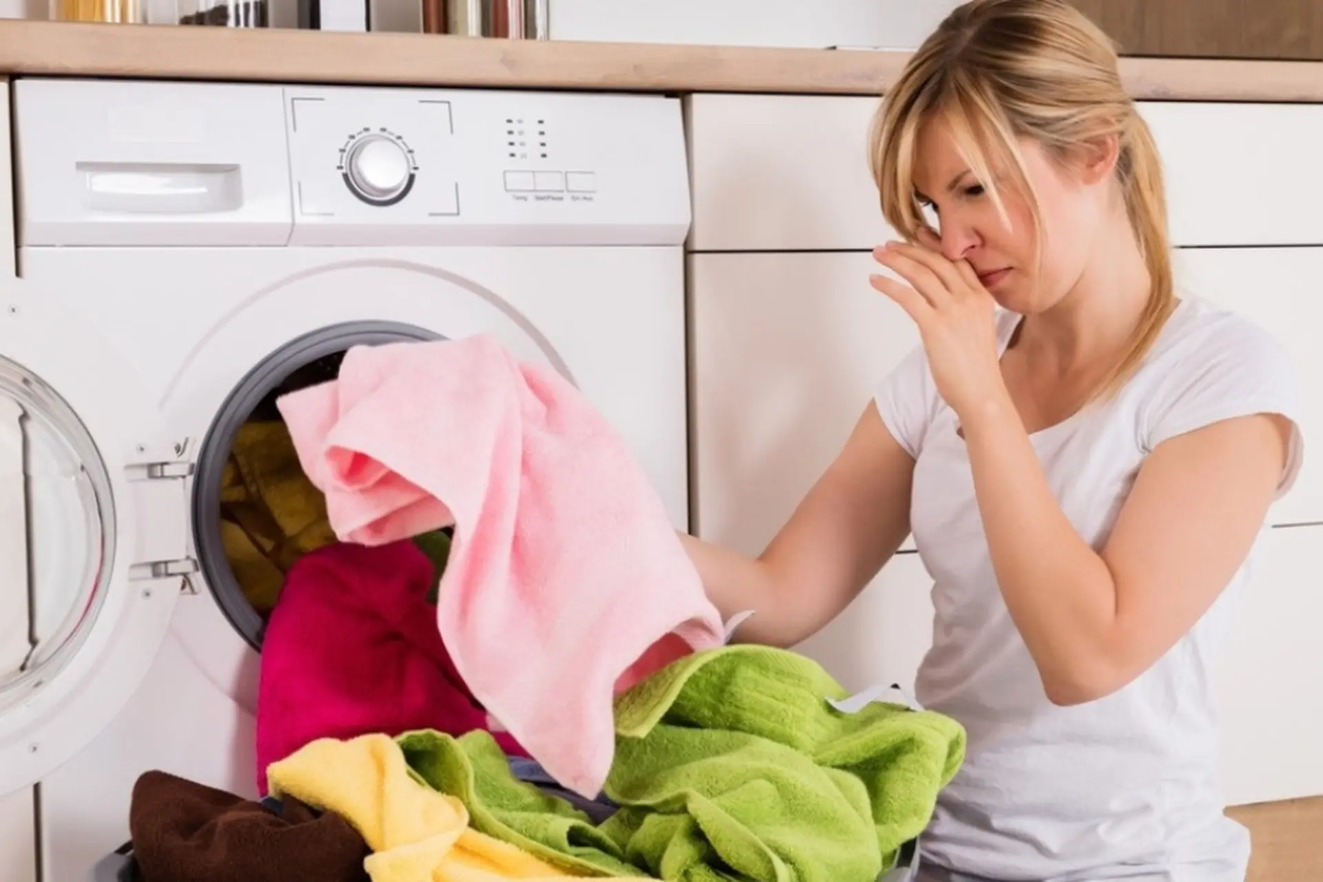 Cách vệ sinh máy sấy bị mùi hôi hiệu quả và giữ không gian luôn thơm tho, sạch sẽ sau mỗi lần sử dụng