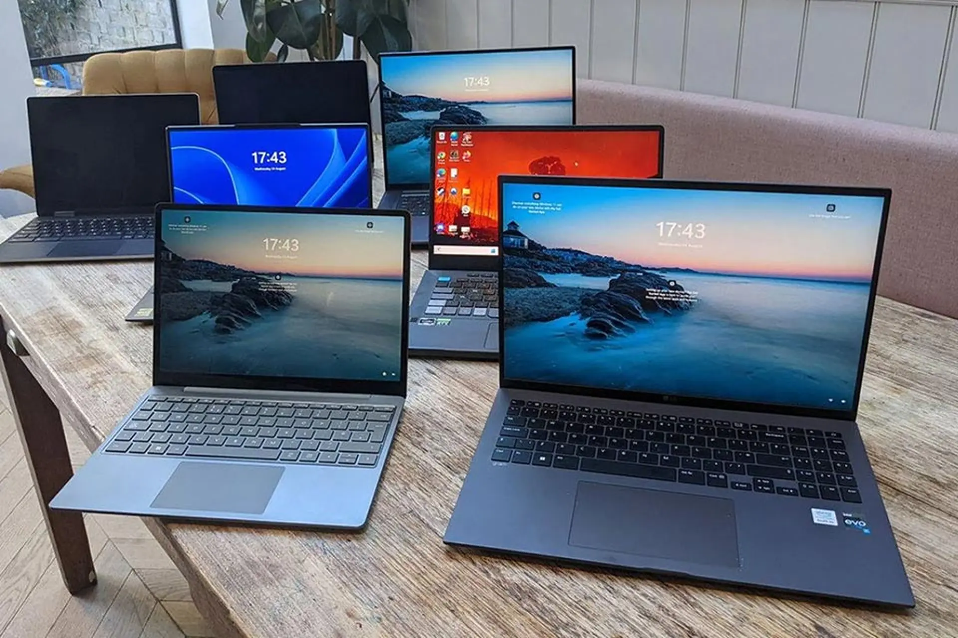 Top 5 laptop tuyệt vời dành cho học sinh 2024: Hiệu năng cao, giá thành phải chăng