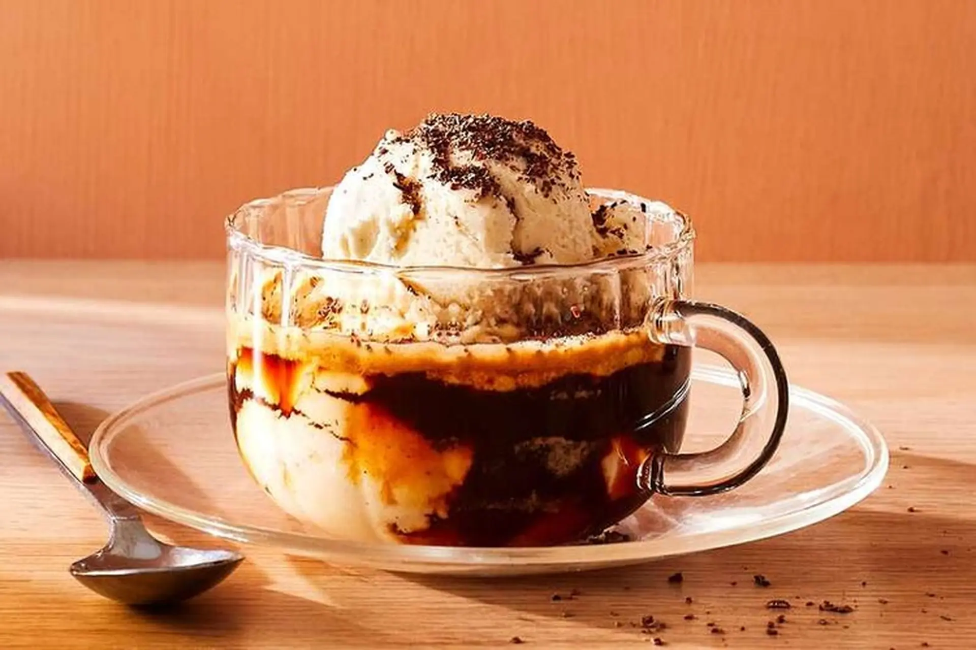 Affogato – Thức uống tráng miệng tuyệt vời kết hợp giữa cà phê espresso đậm đà và kem vani mát lạnh đến từ nước Ý