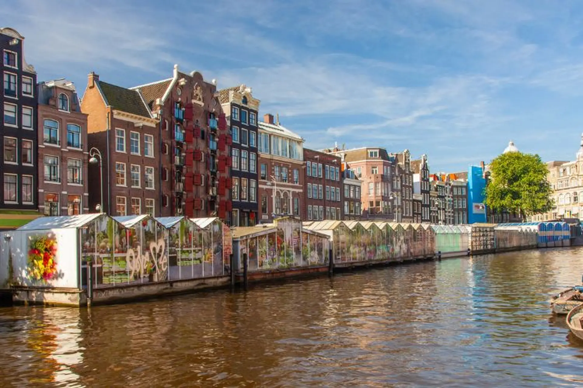 Amsterdam ở đâu? Tổng quan về Amsterdam và giới thiệu các điểm tham quan hấp dẫn tại đây