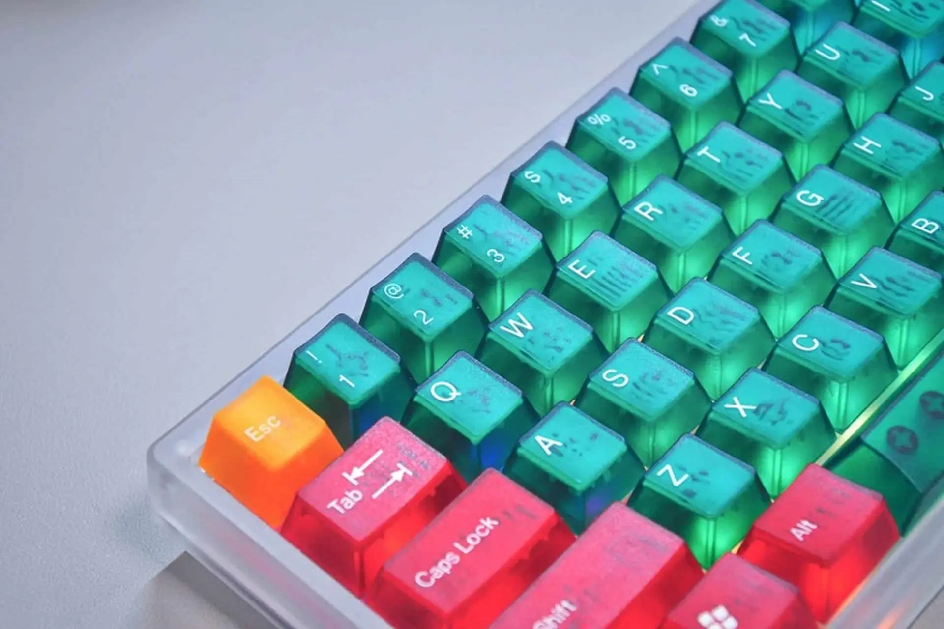 QWERTY là gì? Khám phá lịch sử hình thành và các biến thể của bố cục bàn phím phổ biến nhất thế giới