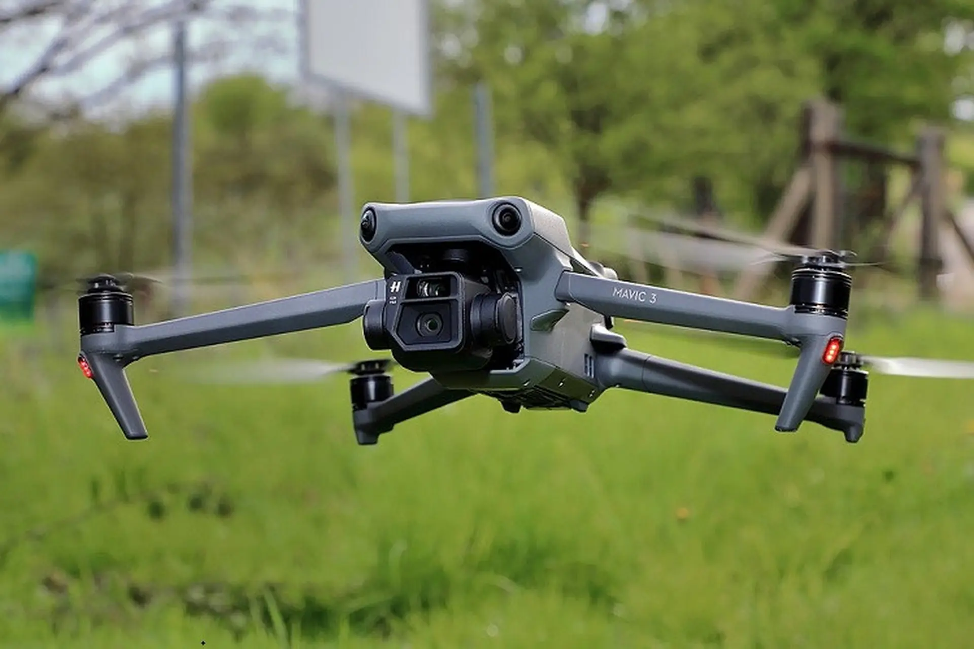 Drone và flycam khác nhau như thế nào? So sánh ưu - nhược điểm, tính năng và mục đích sử dụng 