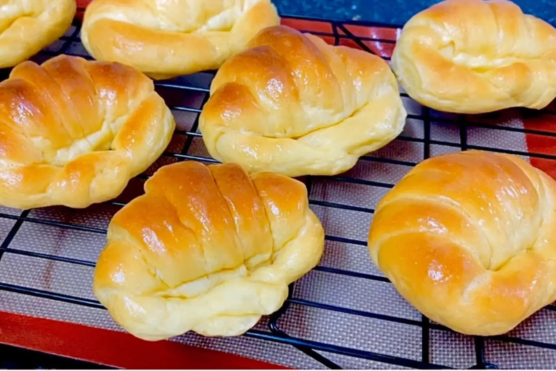 Trổ tài làm bánh con cua xốp mềm, thơm bơ với công thức đơn giản ai cũng có thể làm thành công