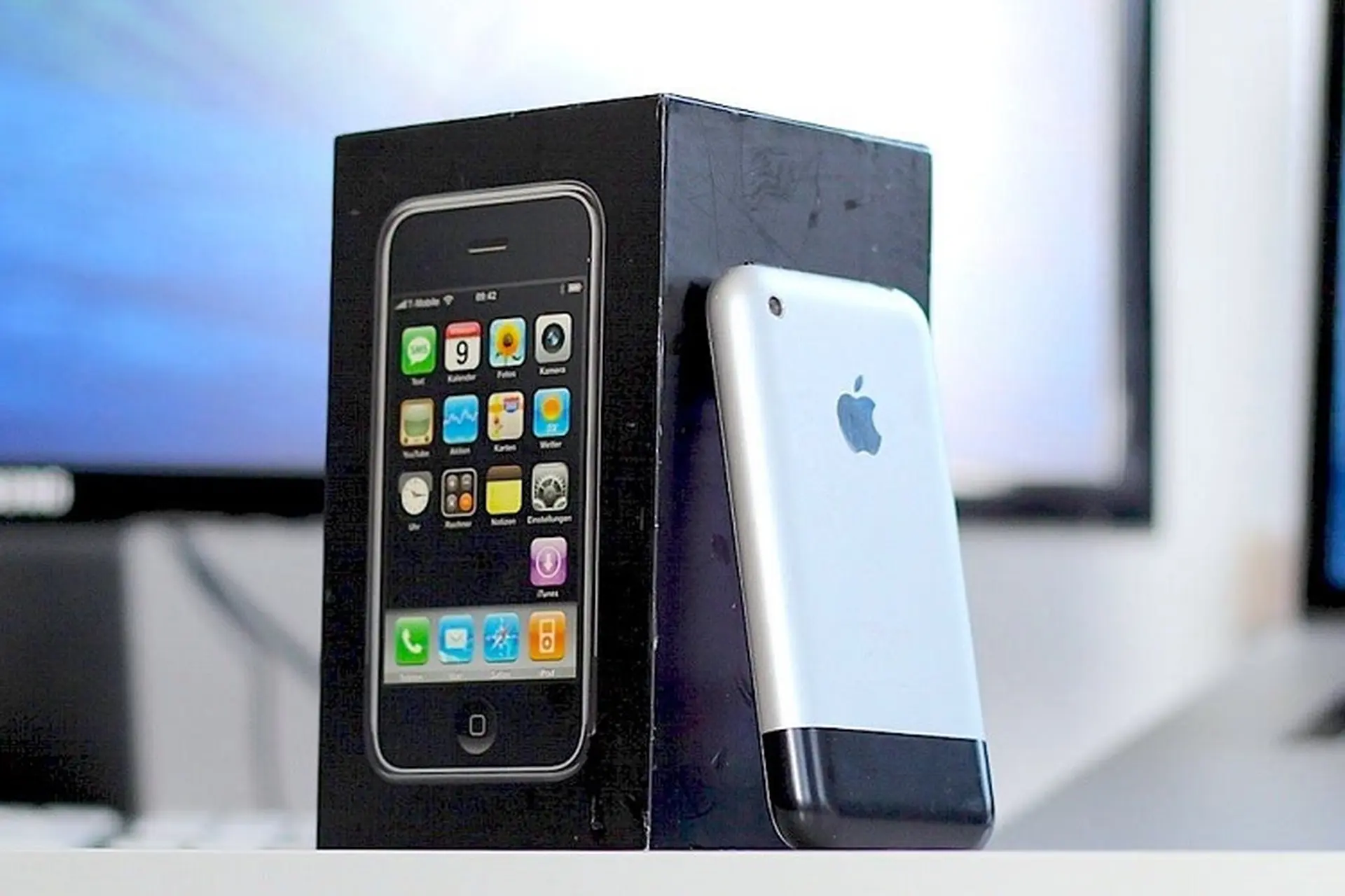 Cơn sốt hoài cổ đẩy giá iPhone 2G lên tầm cao mới - Lý giải tại sao mẫu iPhone này lại trở nên đắt giá?