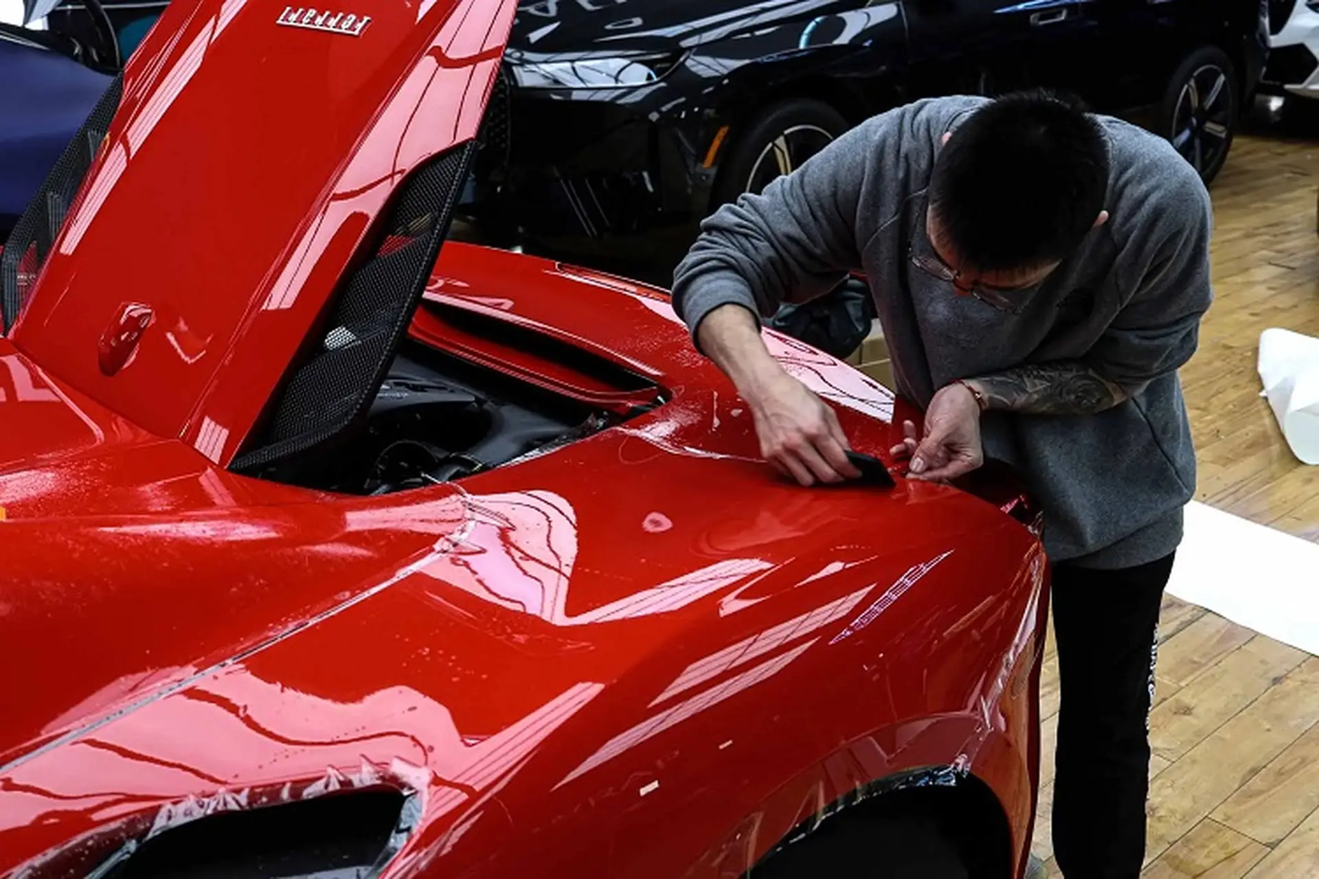 Có nên dán decal xe ô tô? Khám phá các loại mẫu decal dán xe ô tô đang được ưa chuộng trên thị trường