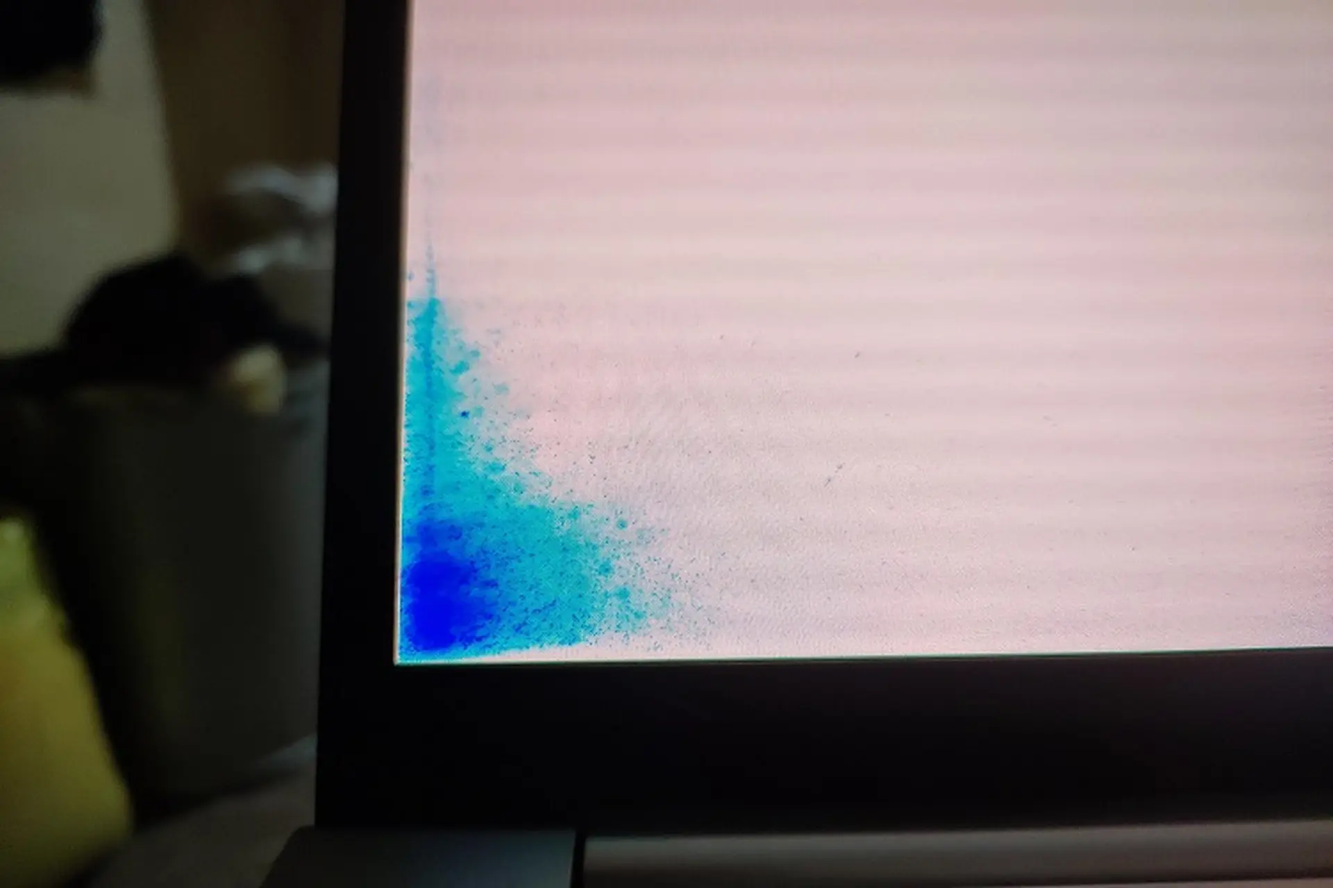 Thay tấm chắn màn hình laptop bao nhiêu tiền? Dấu hiệu nhận biết tấm chắn màn hình cần sửa chữa hoặc thay mới