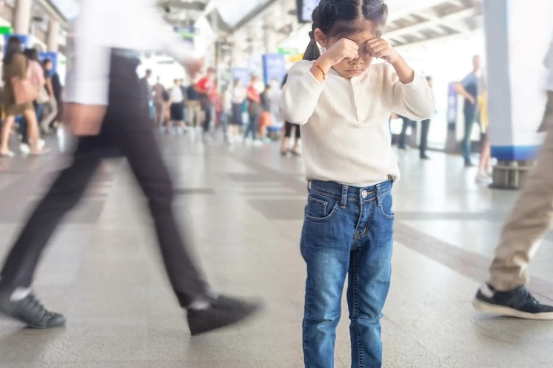 Bí quyết vàng làm gì khi trẻ đi lạc nơi đông người để tìm lại con yêu nhanh chóng và an toàn nhất?