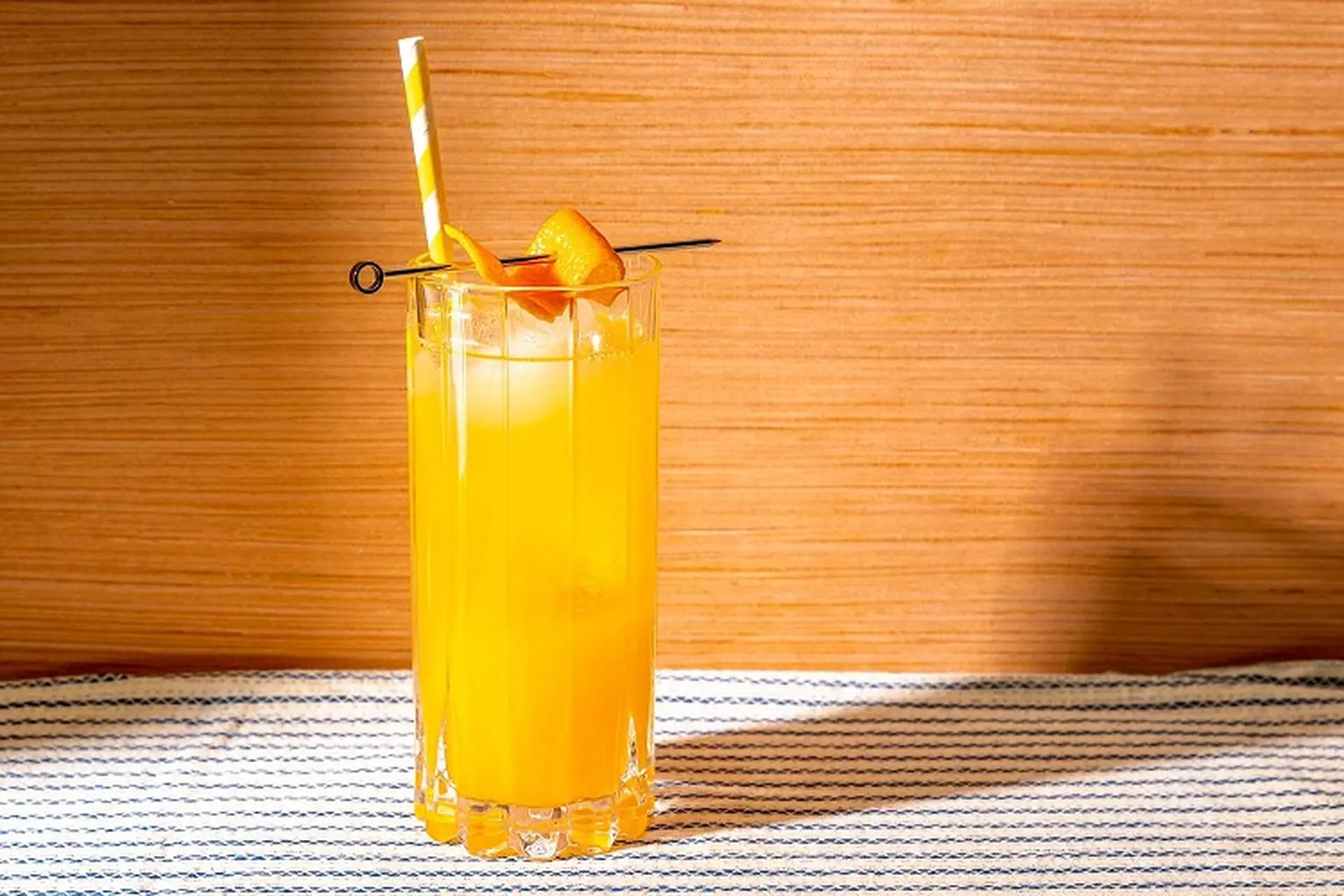 Cocktail Screwdriver là gì? Khám phá lịch sử thú vị và cách pha chế ly Cocktail hoàn hảo cho mọi bữa tiệc