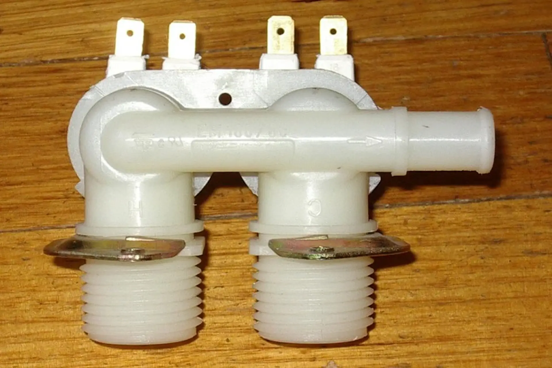 Giải pháp tối ưu khi van cấp nước đôi máy giặt Panasonic không hoạt động: Nguyên nhân và cách xử lý