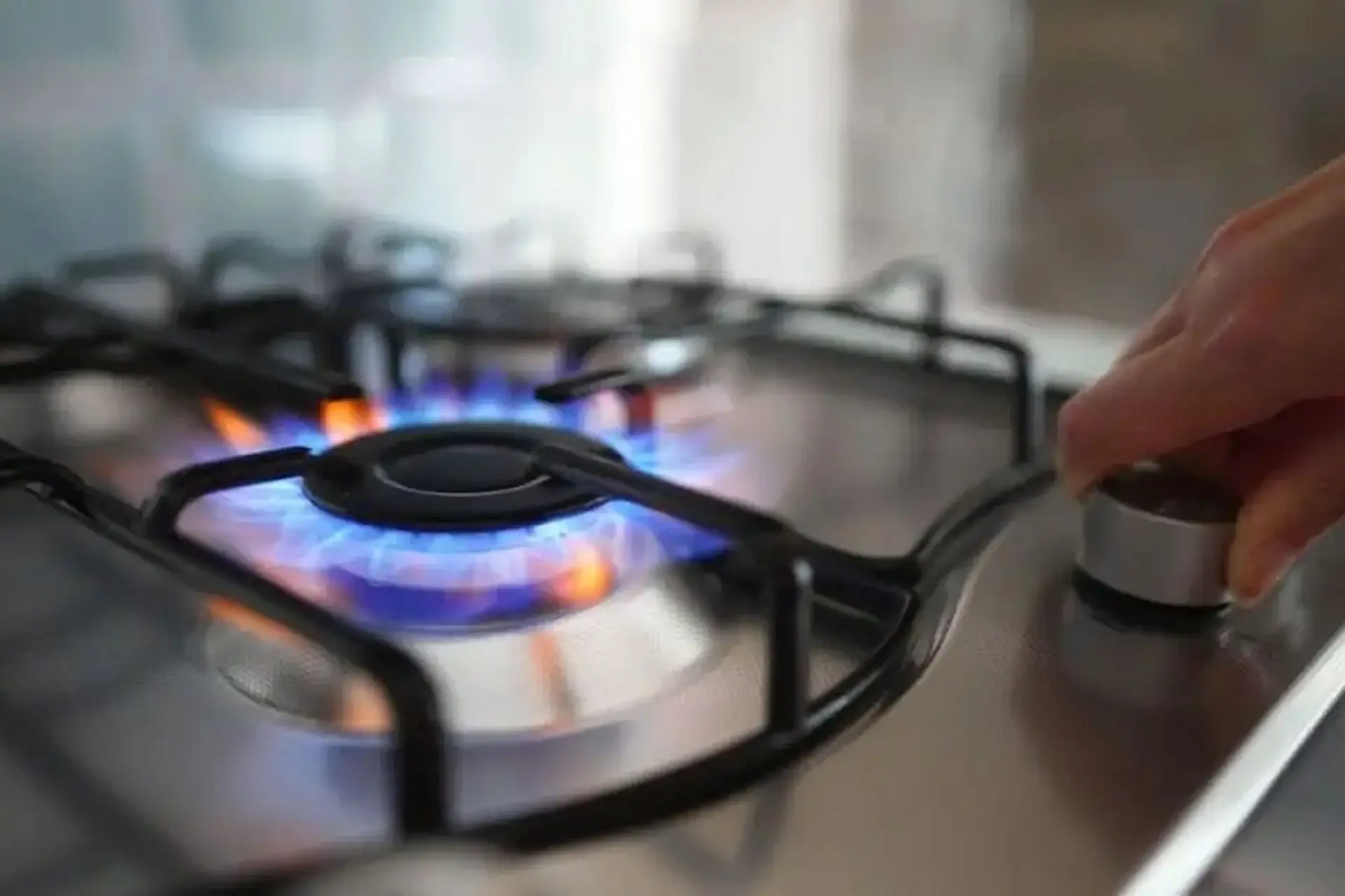 Cách bật, tắt bếp gas an toàn và tiết kiệm gas cho gia đình bạn