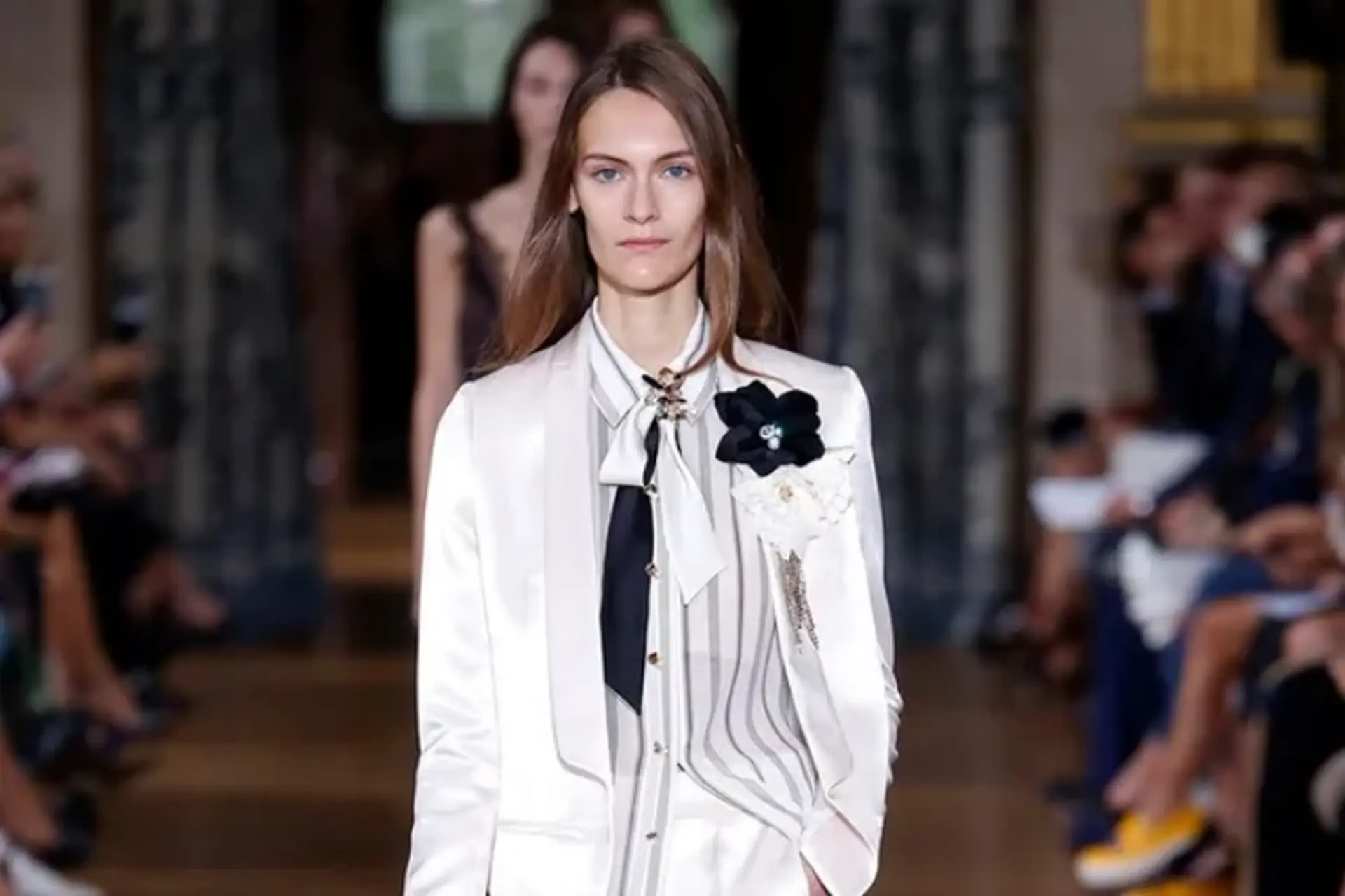 Dress to impress là gì? Tìm hiểu ý nghĩa và cách áp dụng để nâng tầm phong cách thời trang cá nhân