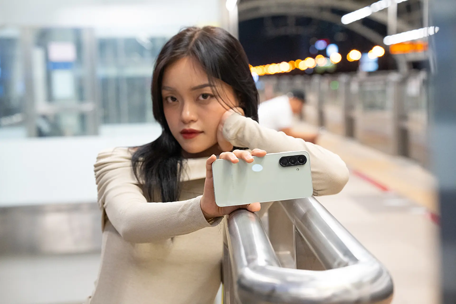 Đu trend sống ảo ga Metro cùng Galaxy A56 5G – “sao hạng A” mới nổi của làng di động