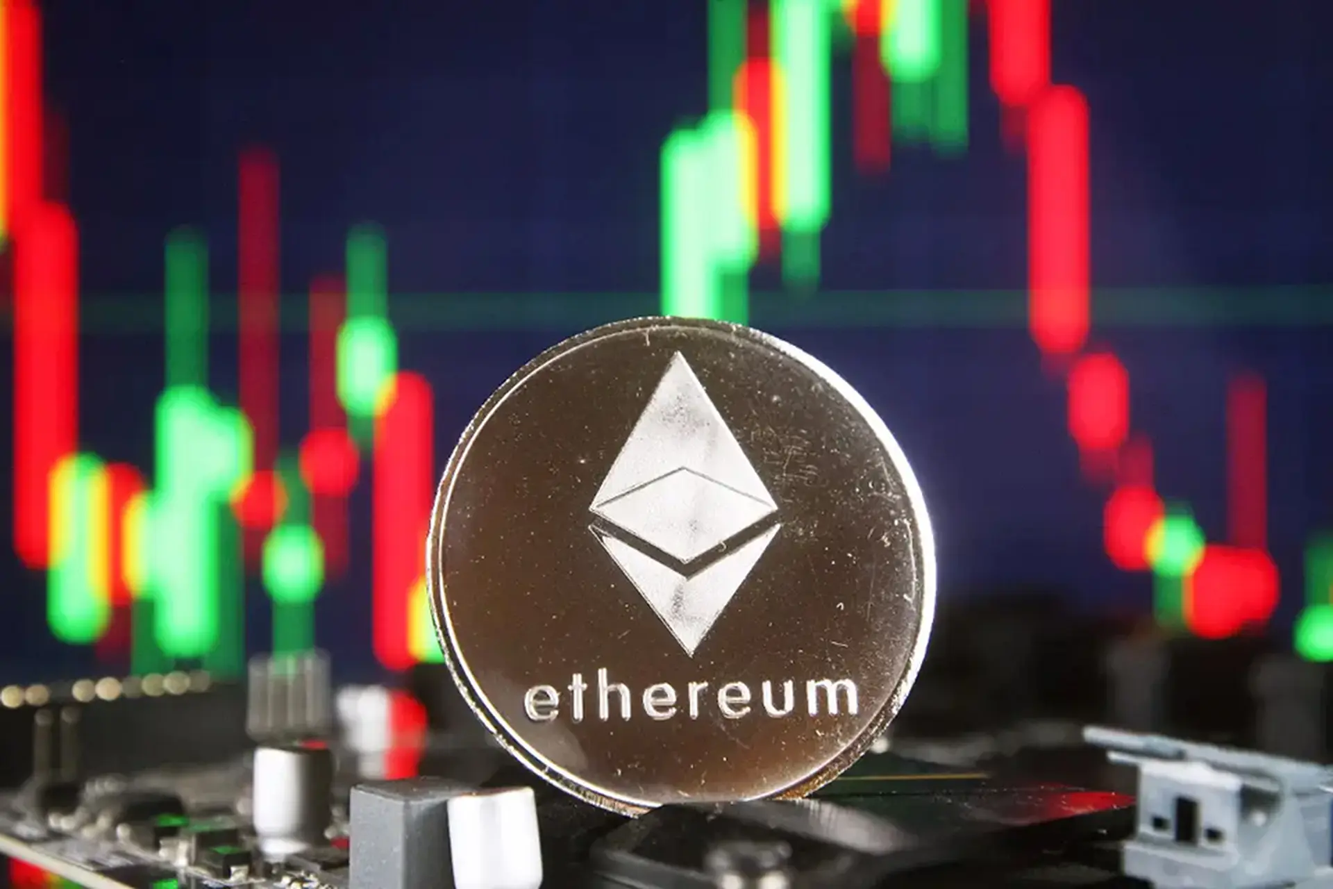 Ethereum là gì? Những điều bạn cần biết trước khi đầu tư vào ETH