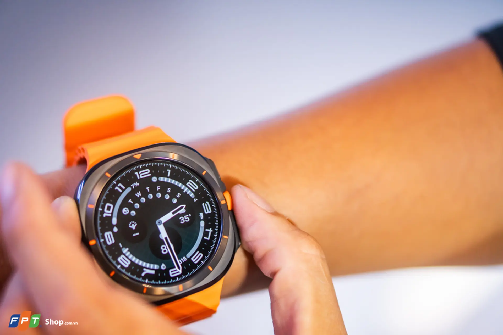 Trên tay Samsung Galaxy Watch Ultra: Hầm hố cá tính, khung vỏ Titan, nút Quick Button tiện dụng