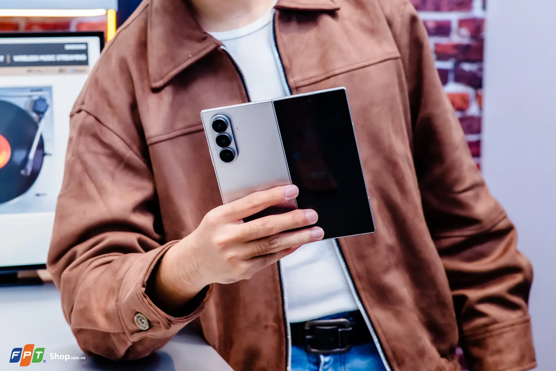 Trên tay Samsung Galaxy Z Fold7: Thiết kế mỏng nhẹ kỷ lục, camera 200MP chuẩn Ultra, nhiều tính năng AI mới