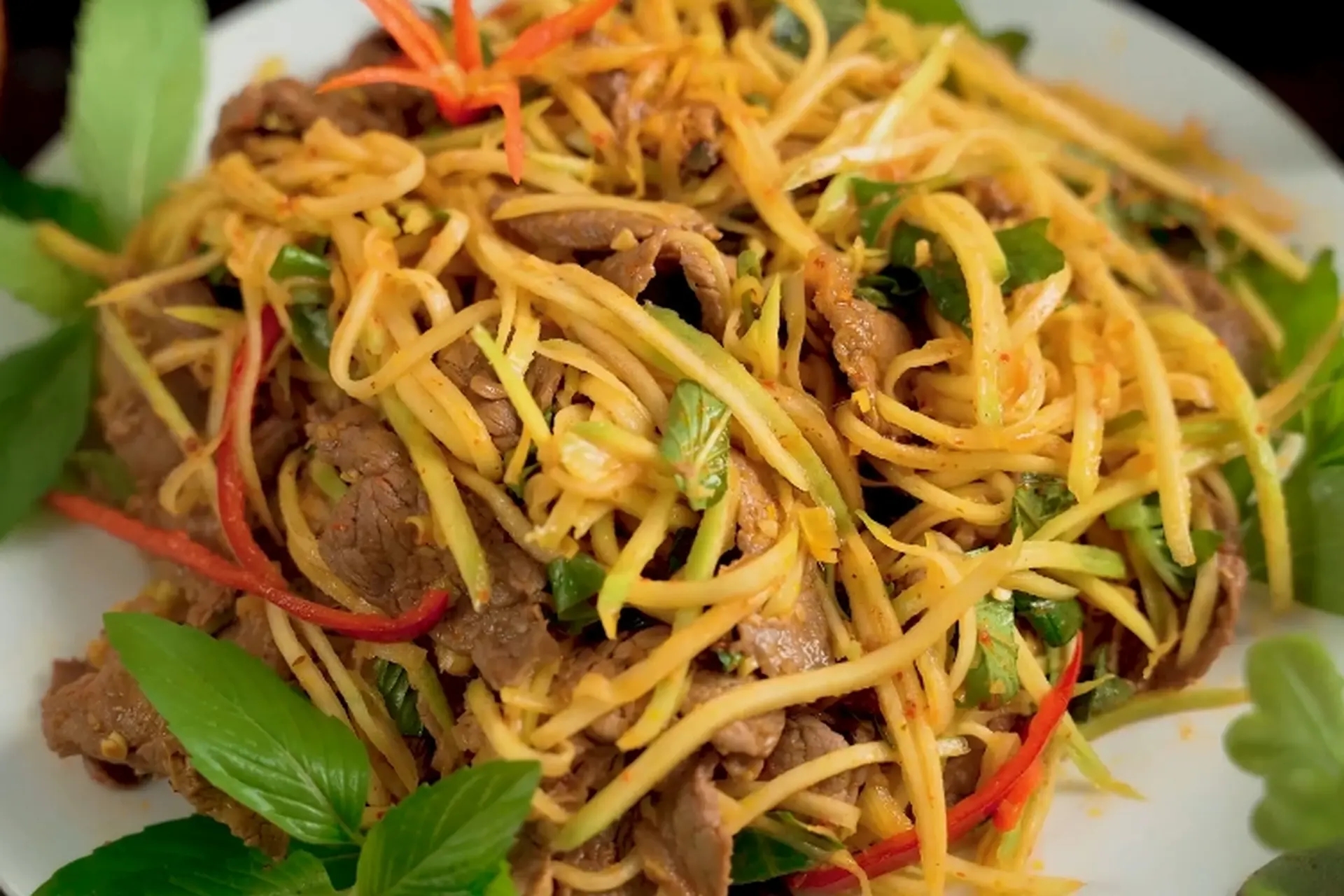 Công thức trộn gỏi bò chua cay đậm vị mới lạ, mềm ngọt, không bị dai để ai ăn cũng thích mê