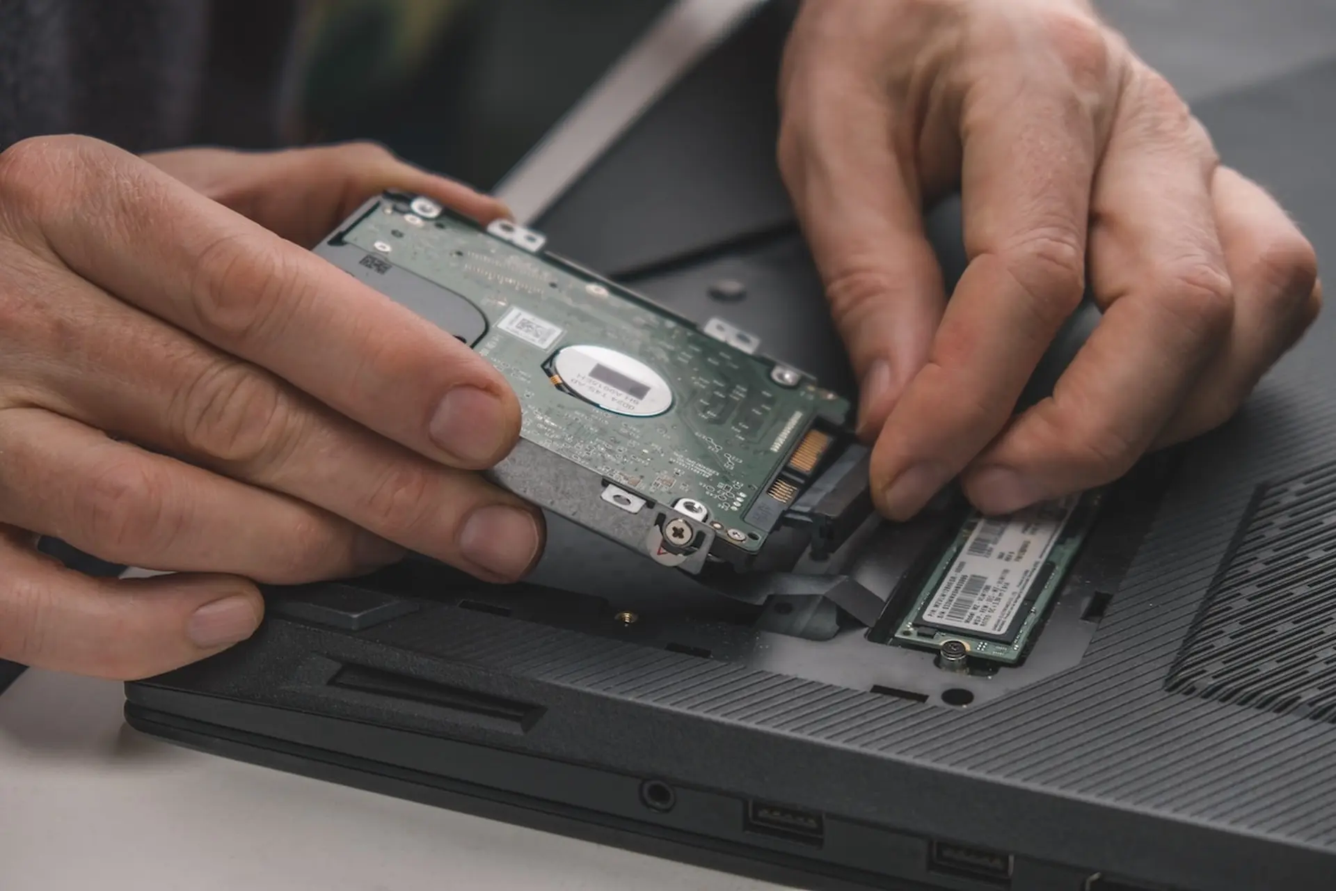 Hư ổ cứng laptop có bị mất dữ liệu không? Khi nào còn cứu được dữ liệu?