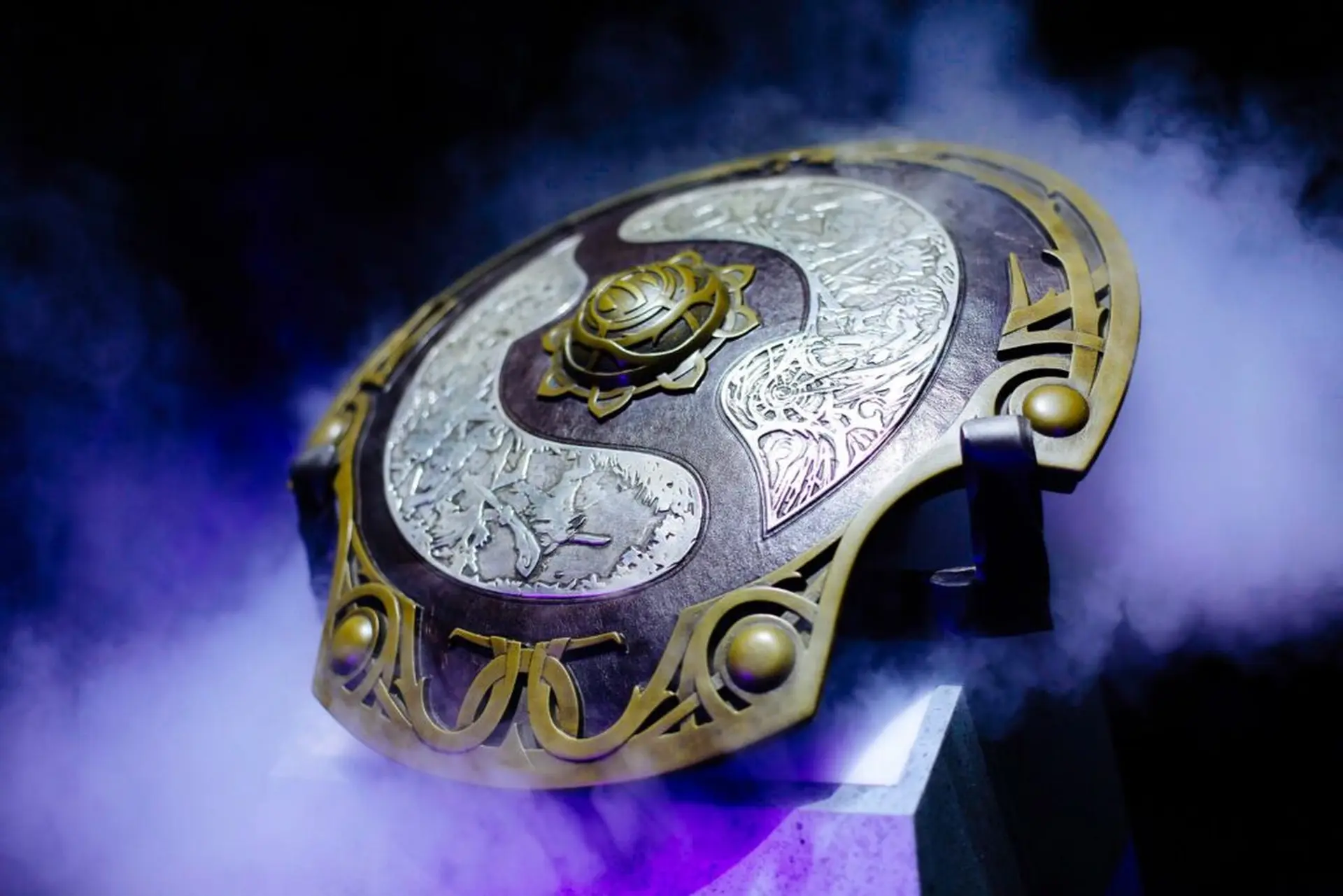 Khám phá Khiên Aegis Dota 2: Từ vật phẩm quý hiếm trong game đến biểu tượng danh giá ngoài đời thực