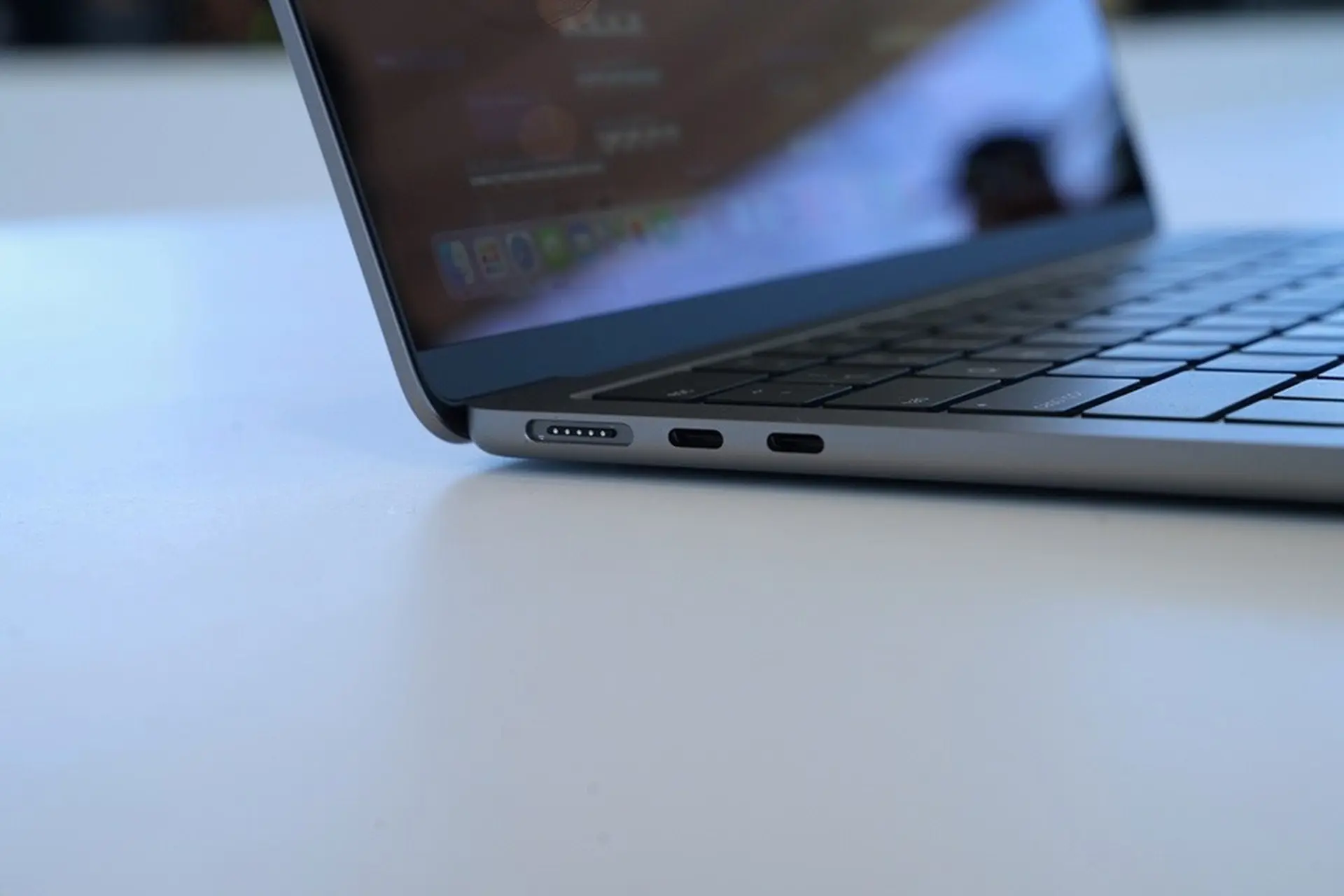 MacBook Air M2 giá bao nhiêu ở thời điểm hiện tại? Cập nhật giá bán mới nhất tại FPT Shop