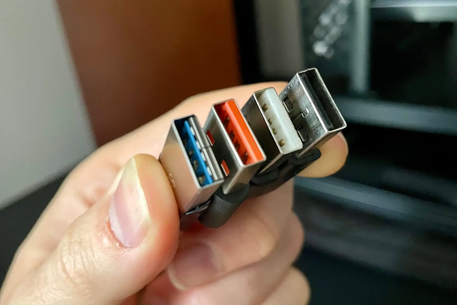 Màu sắc của cổng USB có quan trọng không? Người dùng phổ thông cần biết những điểm nào để không ảnh hưởng việc sử dụng?
