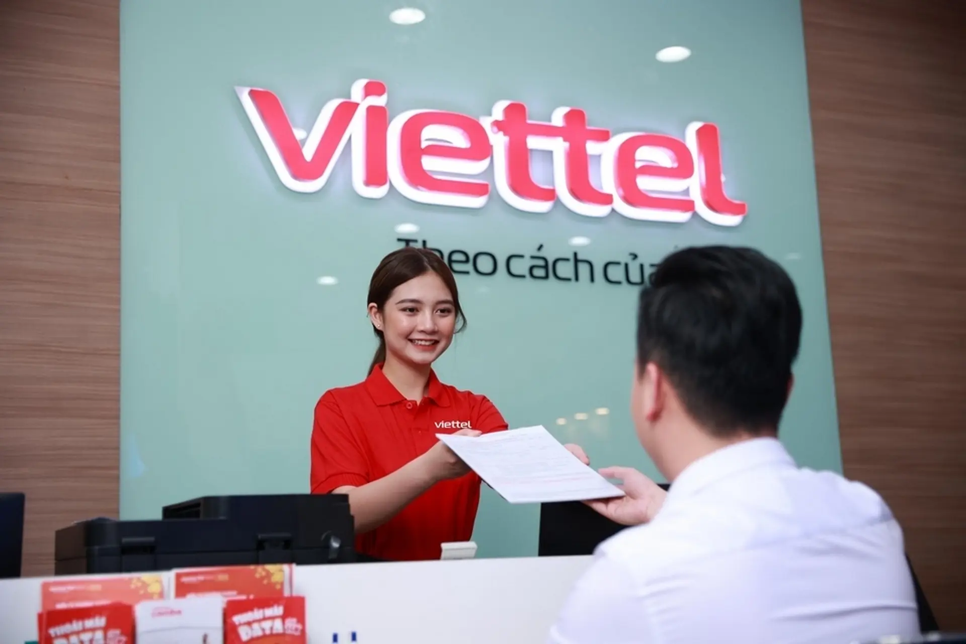 Mua eSIM Viettel ở đâu? Hướng dẫn đăng ký, kích hoạt và chọn thiết bị hỗ trợ eSIM tiện lợi nhất hiện nay