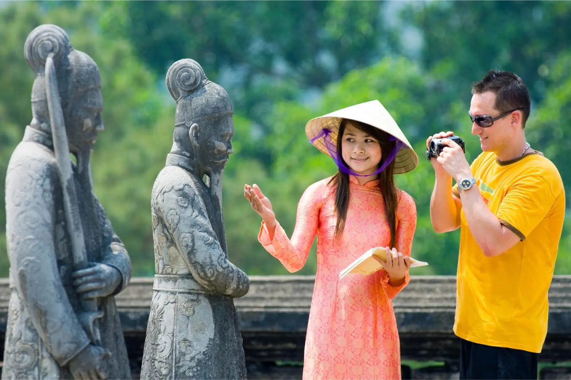 Ngành Du lịch ra làm gì? Cơ hội việc làm rộng mở trong lĩnh vực dịch vụ và lữ hành