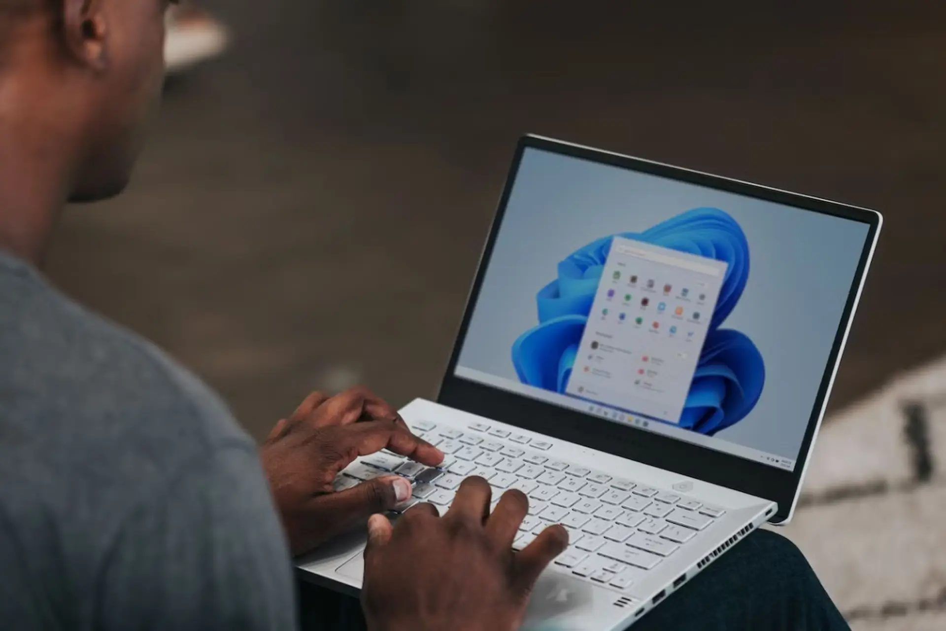 Lợi ích khi mua laptop có Windows bản quyền: Những điều người dùng không nên bỏ qua trong giai đoạn 2026