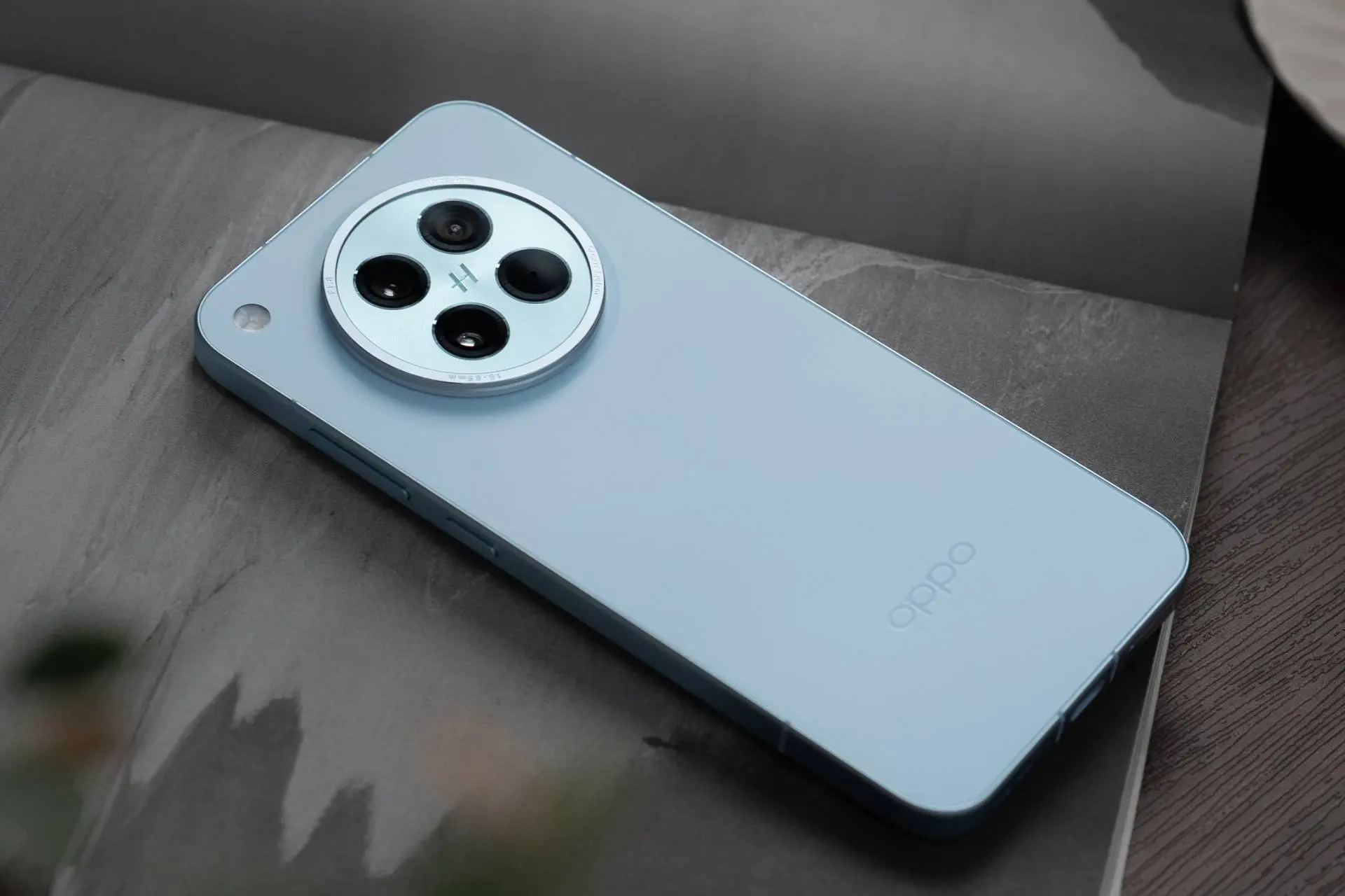 Đánh giá OPPO Find X8s: Sự kết hợp giữa vẻ đẹp tinh tế và hiệu năng vượt trội