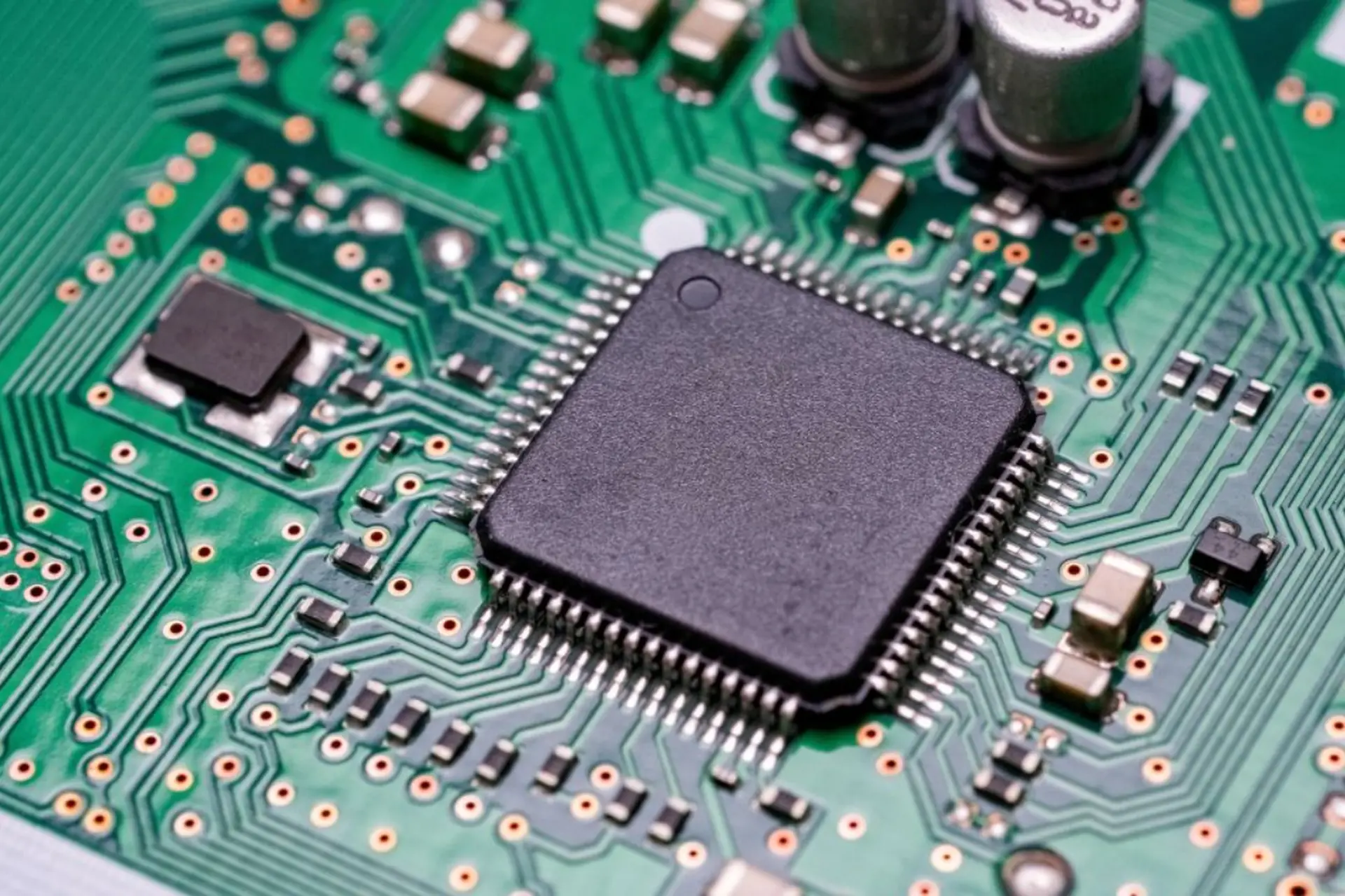 PCB là gì? Cấu tạo và cách hoạt động của bảng mạch điện tử trong các thiết bị ngày nay