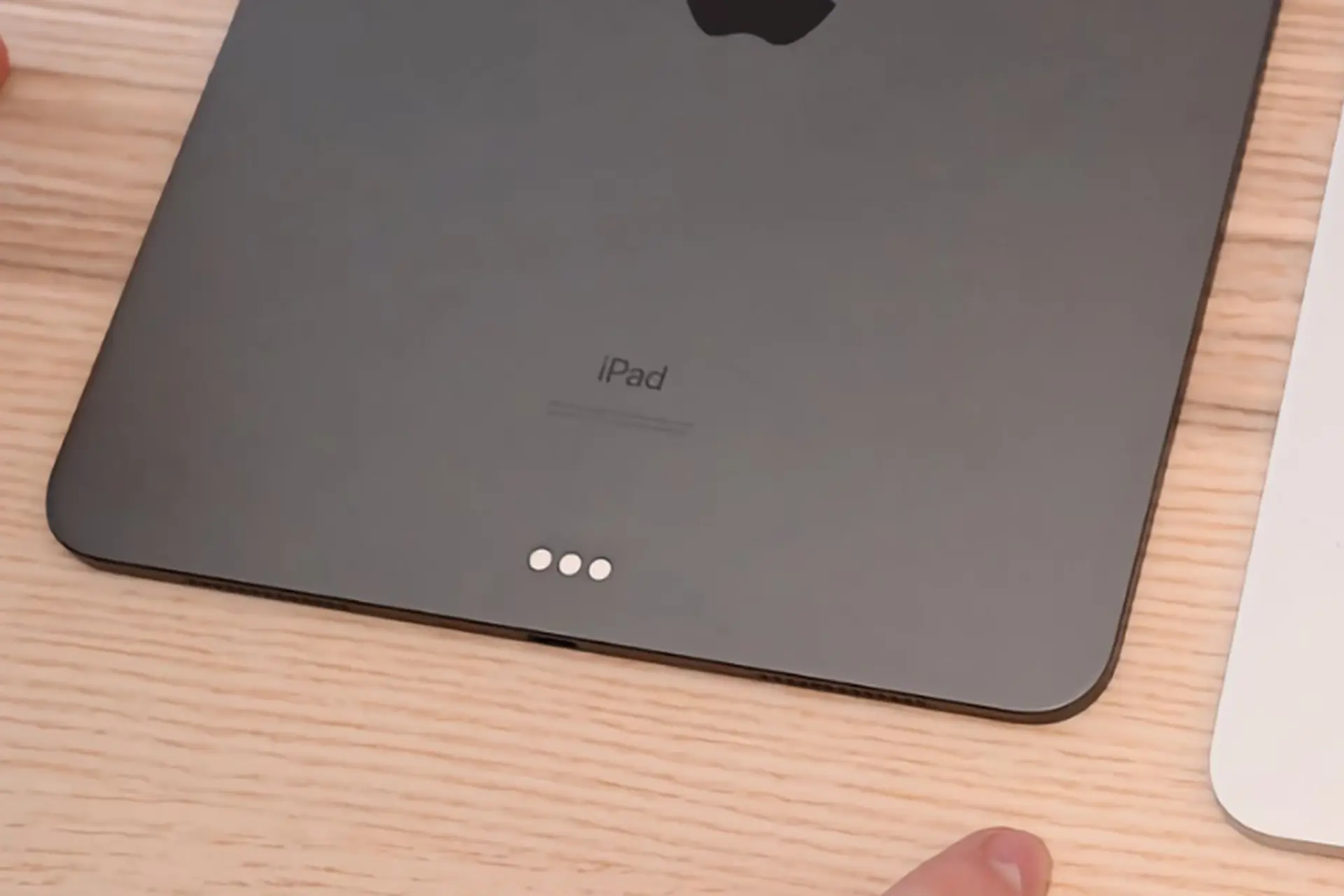 Smart Connector là gì? Tìm hiểu công nghệ kết nối thông minh độc quyền của Apple trên iPad  