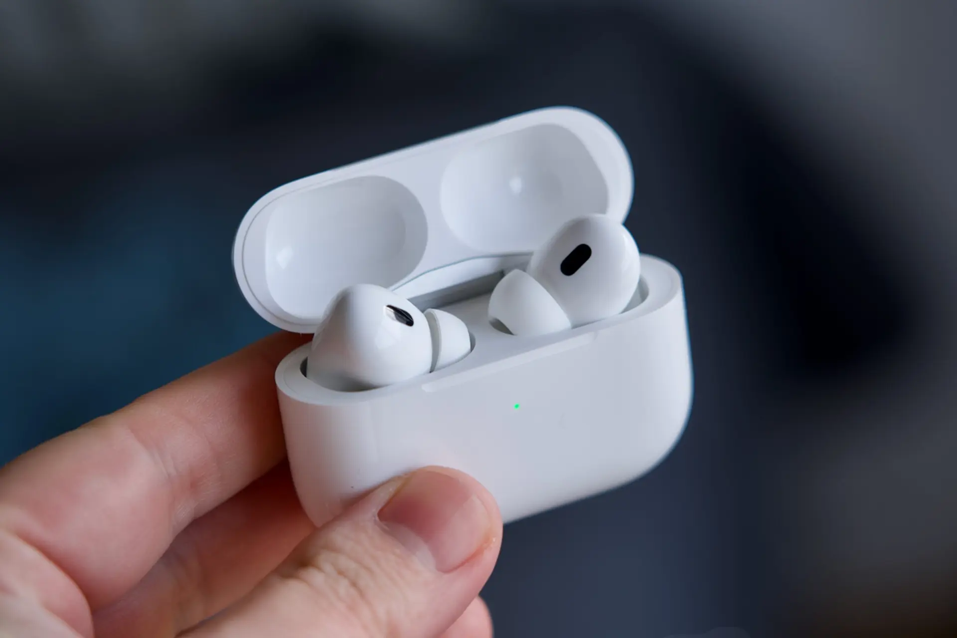 So sánh Airpods Pro và Airpods Pro 2: Đâu là lựa chọn thực sự đáng tiền cho chiếc tai nghe chống ồn đa năng?