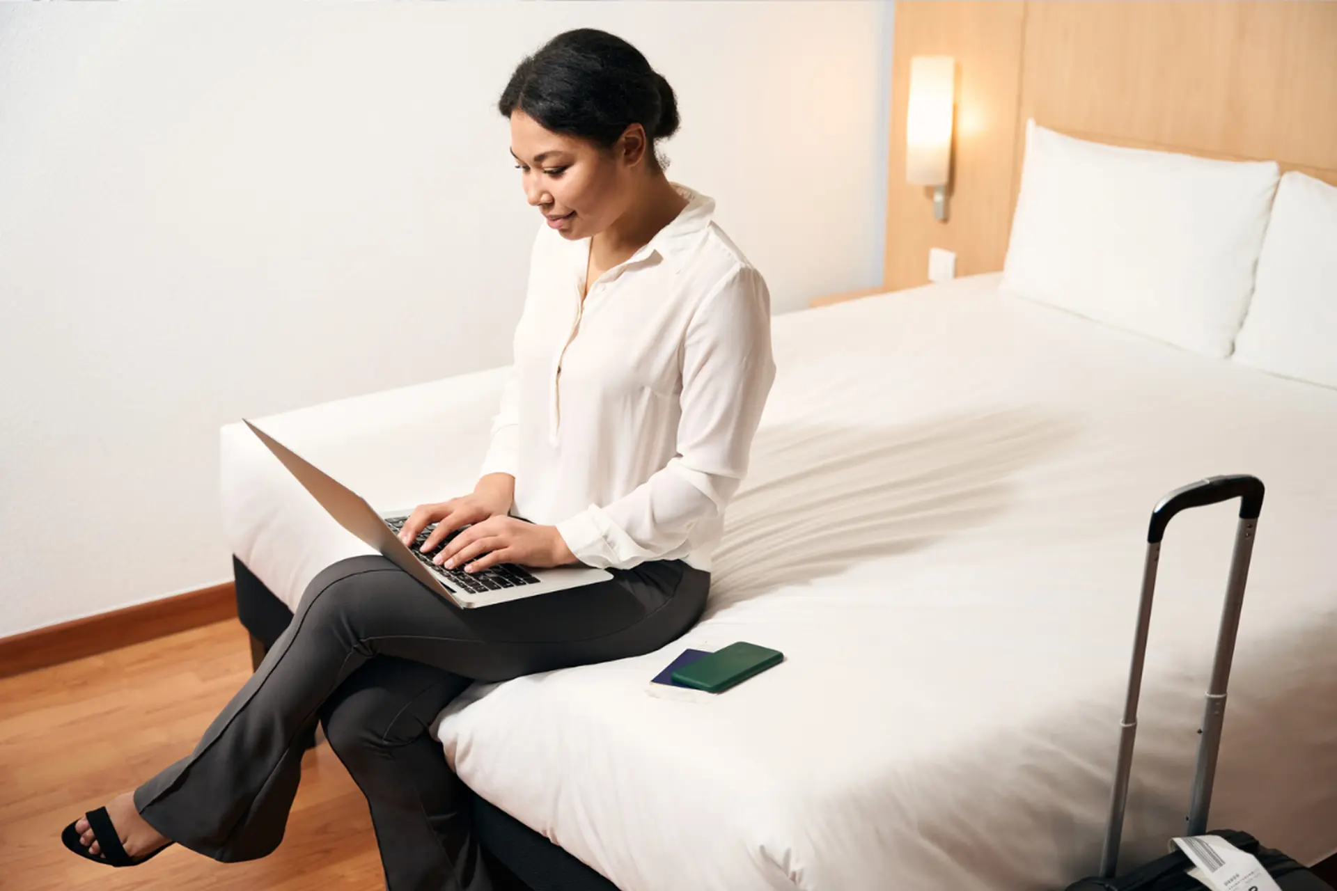 Cách sử dụng WiFi khách sạn an toàn: Những lưu ý quan trọng để tránh mất dữ liệu cá nhân khi dùng mạng công cộng