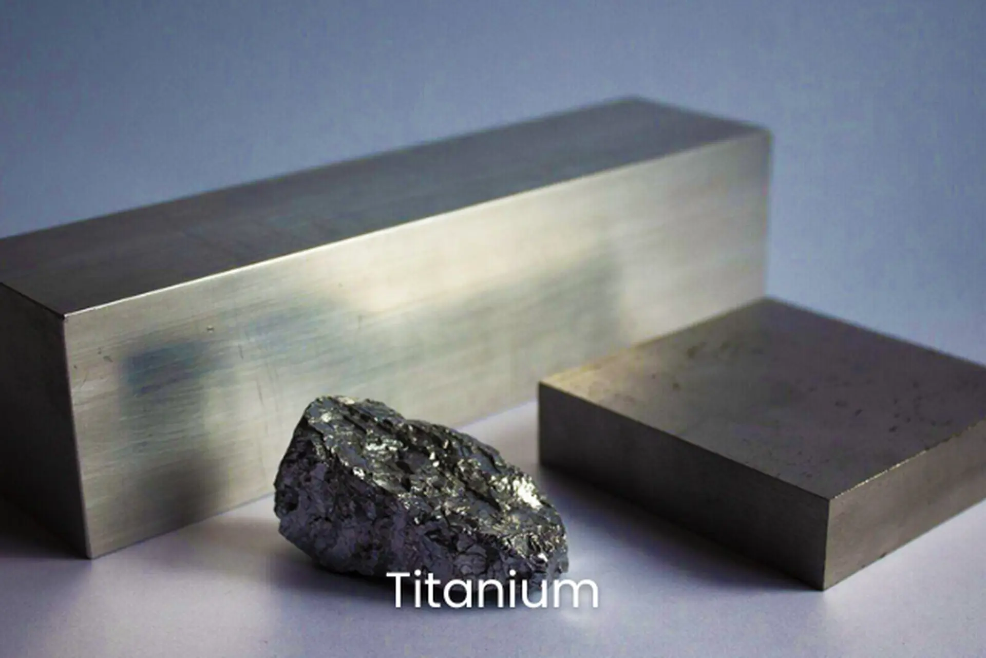 Titanium là gì? Bí mật về kim loại siêu nhẹ nhưng mạnh mẽ khiến thế giới say mê khám phá