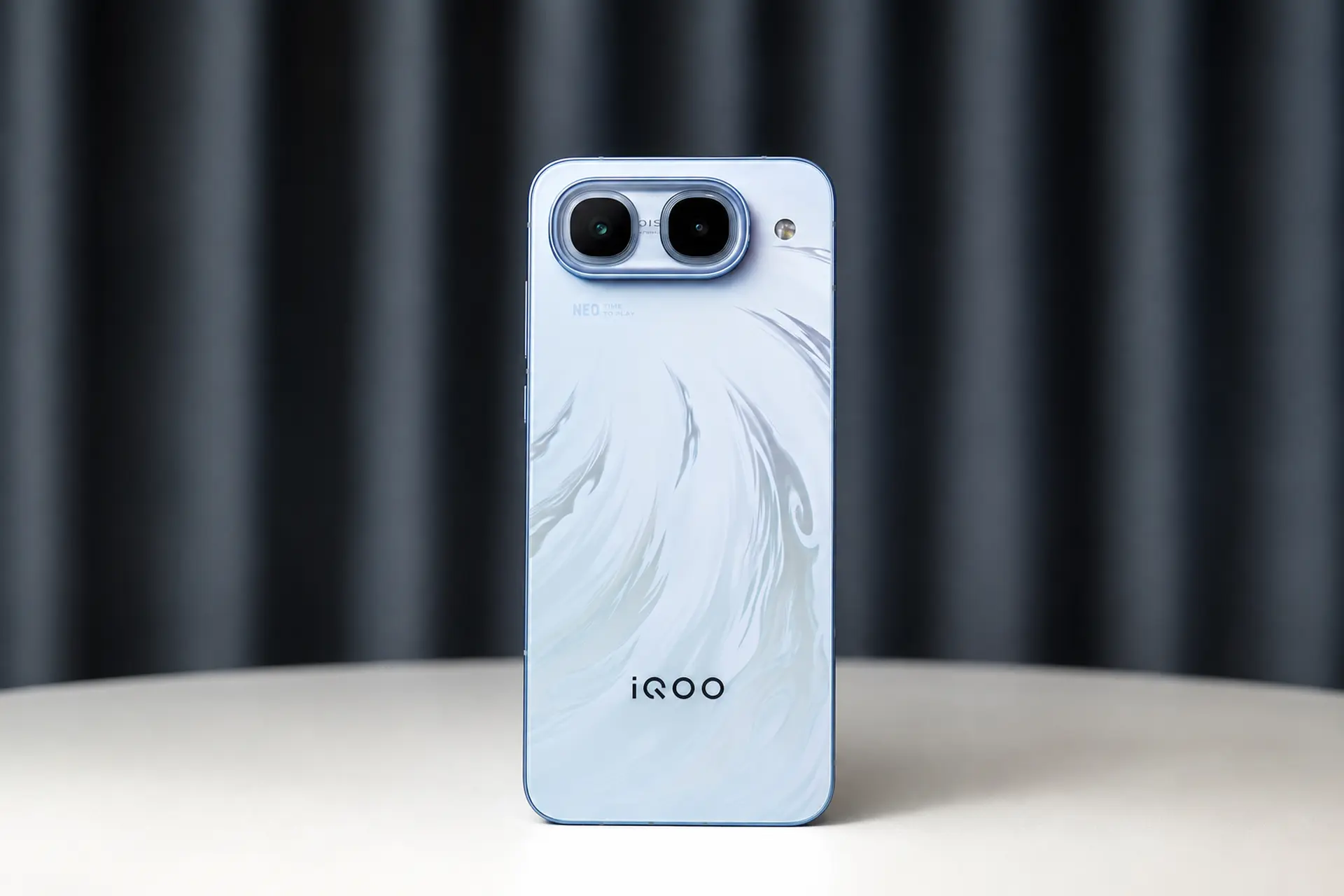 Trên tay iQOO Neo 11 Ultra: Khi vivo làm mới dòng iQOO với thiết kế mới lạ và viên pin lên đến 9.100 mAh