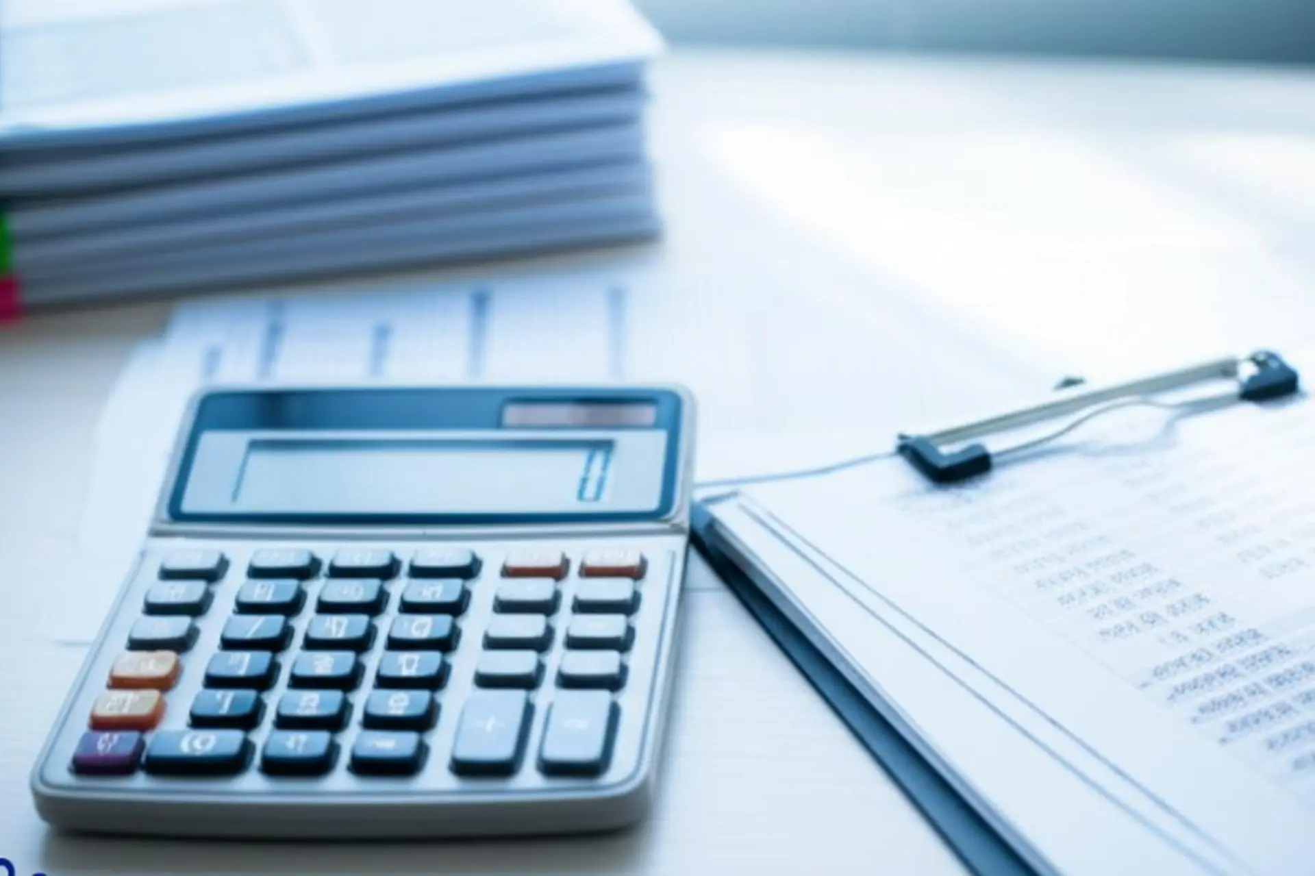 Accrued Expenses là gì? Khái niệm, cách ghi nhận, lợi ích và hạn chế doanh nghiệp cần biết