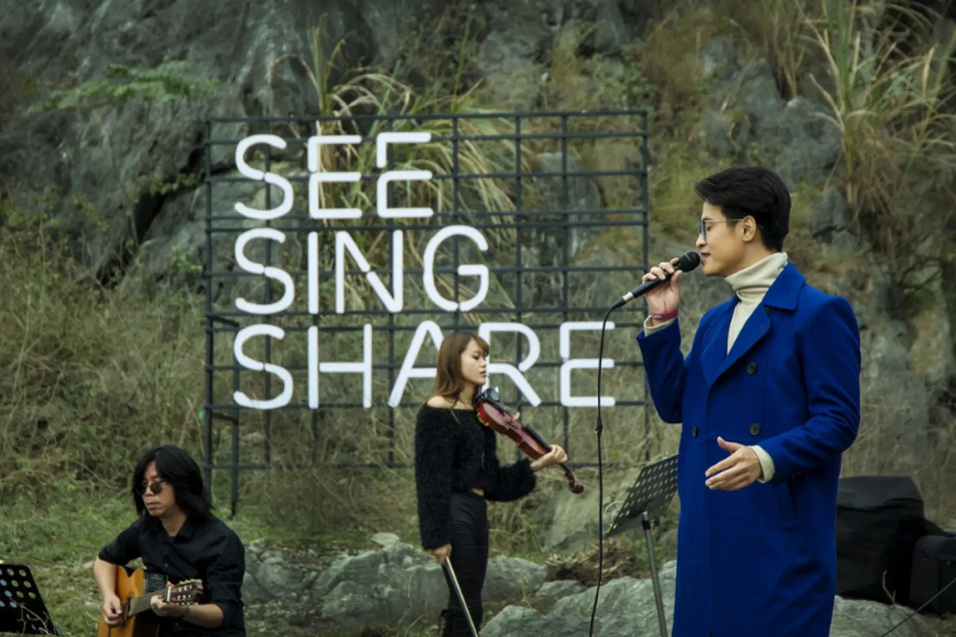 Acoustic là gì? Khám phá nguồn gốc, ý nghĩa và sự hấp dẫn vượt thời gian của dòng nhạc này