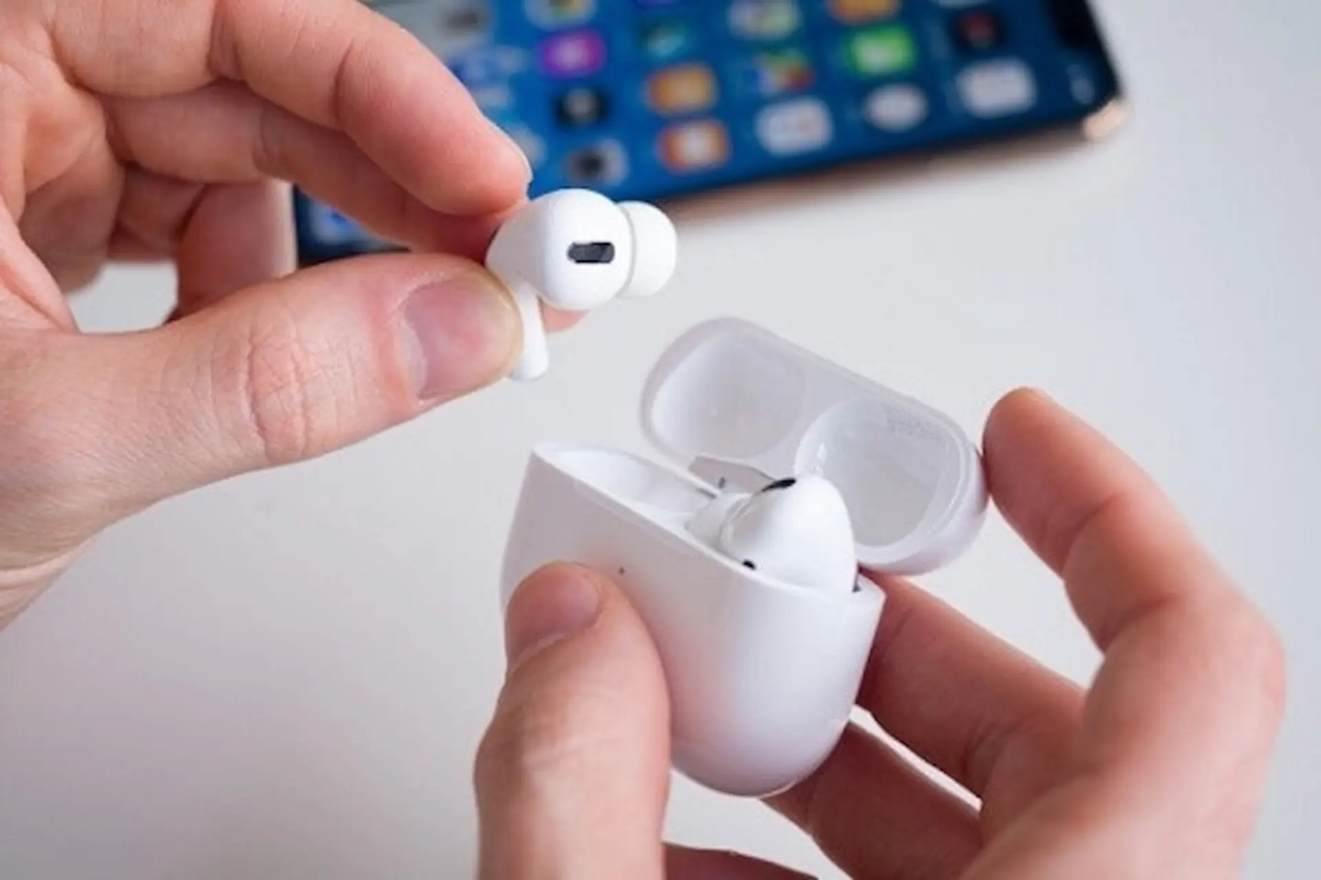AirPods bị nóng phải làm sao? Nguyên nhân và cách khắc phục an toàn, hiệu quả