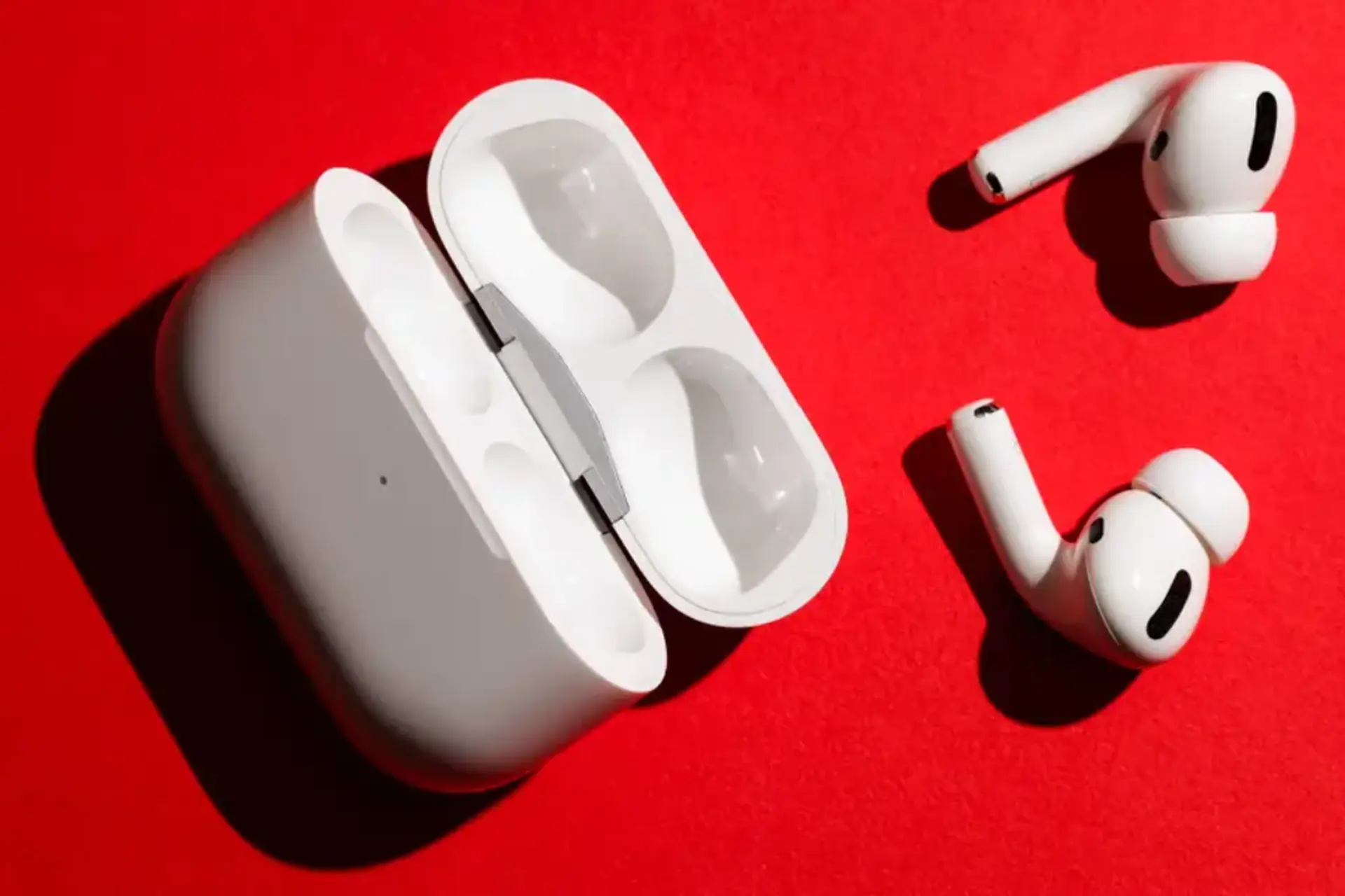 AirPods có nghe được khi đang sạc không? Giải thích chi tiết để hiểu đúng cách hoạt động của tai nghe Apple