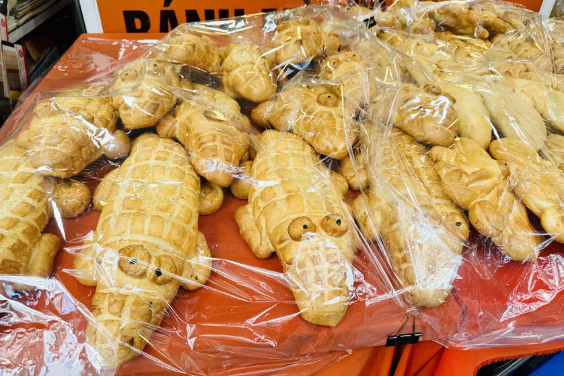 Bật mí công thức làm bánh mì cá sấu ngay tại nhà cùng những mẹo làm thành công ngay lần đầu