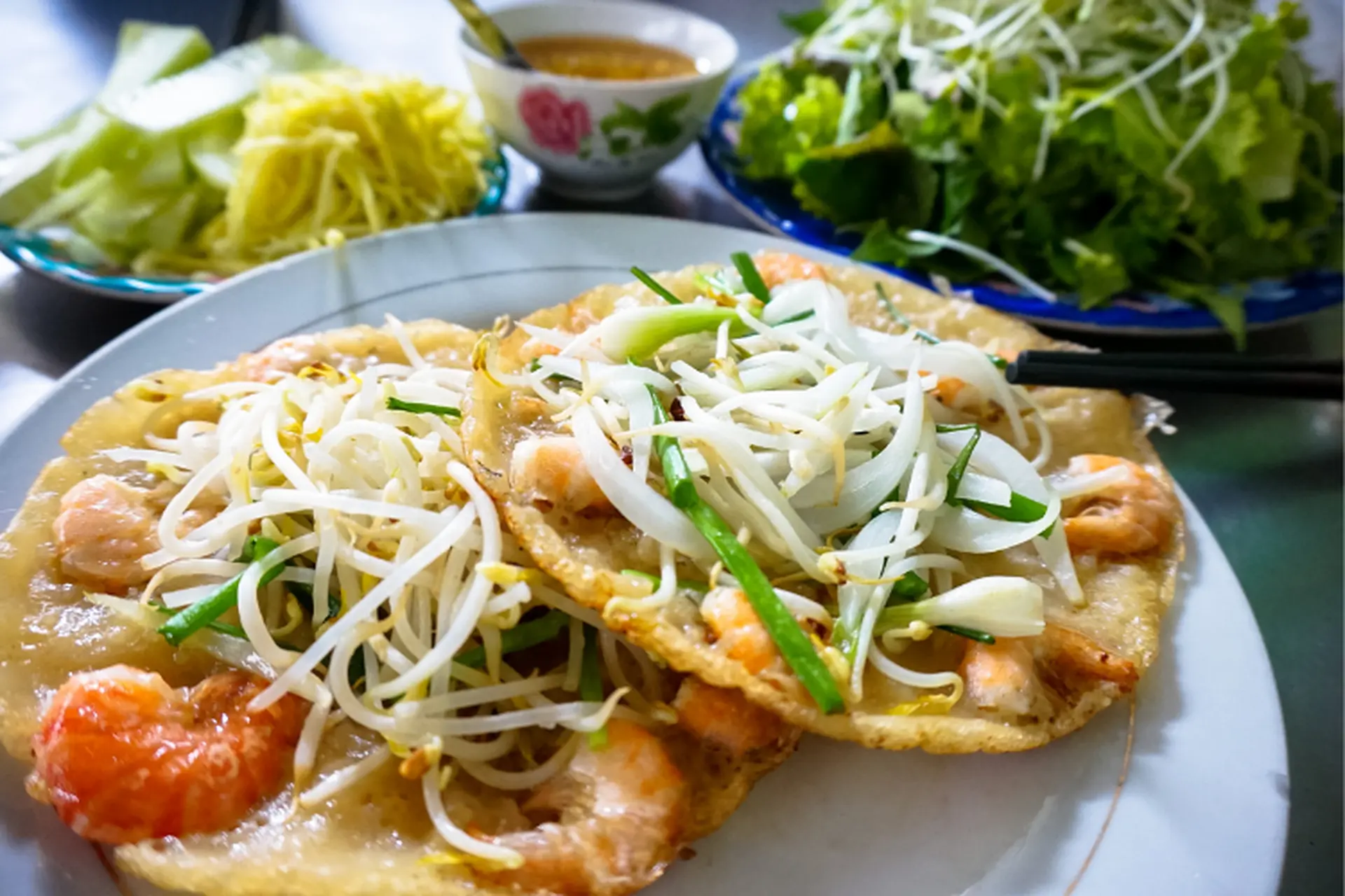 Khám phá 8 địa chỉ bánh xèo Huế được dân địa phương yêu thích mà bạn không nên bỏ qua