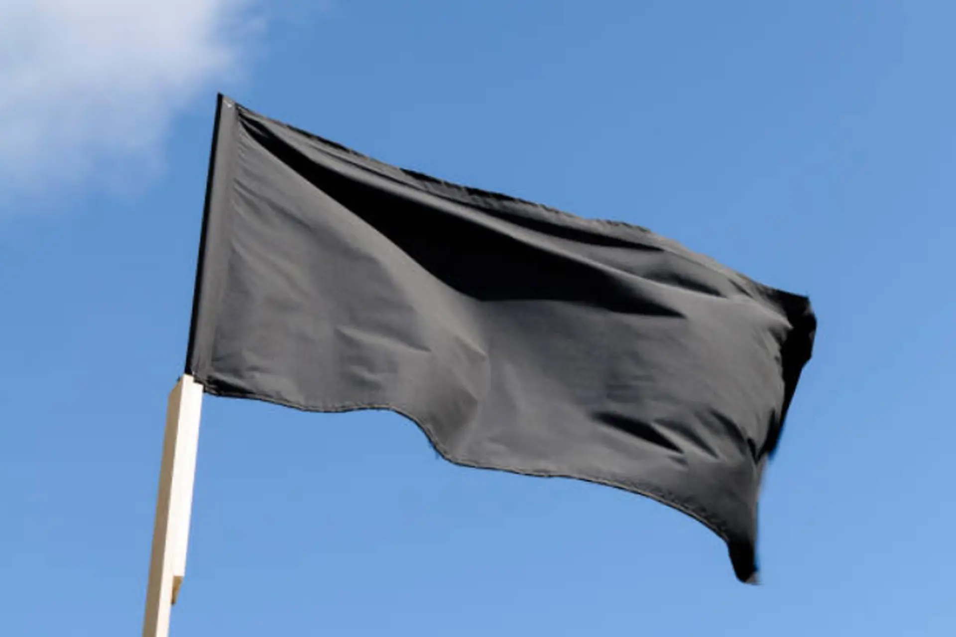 Black flag là gì? Những tín hiệu cảnh báo đây là một mối quan hệ sai lầm mà bạn nên từ bỏ
