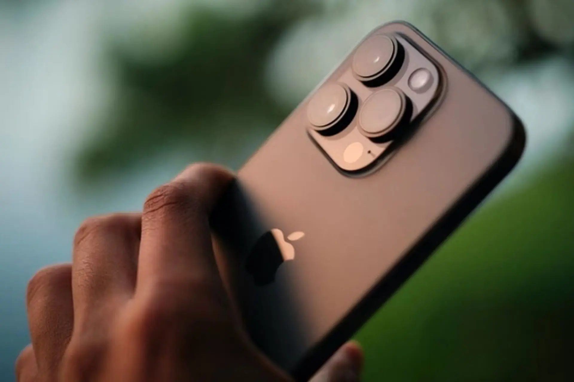 Camera iPhone 15 Pro Max bị mờ: Nguyên nhân thường gặp và cách khắc phục hiệu quả