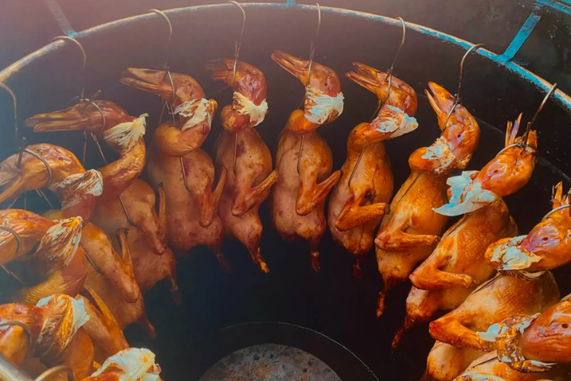 Cách làm vịt nướng lu thơm ngon, mọng nước, da giòn được nhiều tín đồ ẩm thực yêu thích