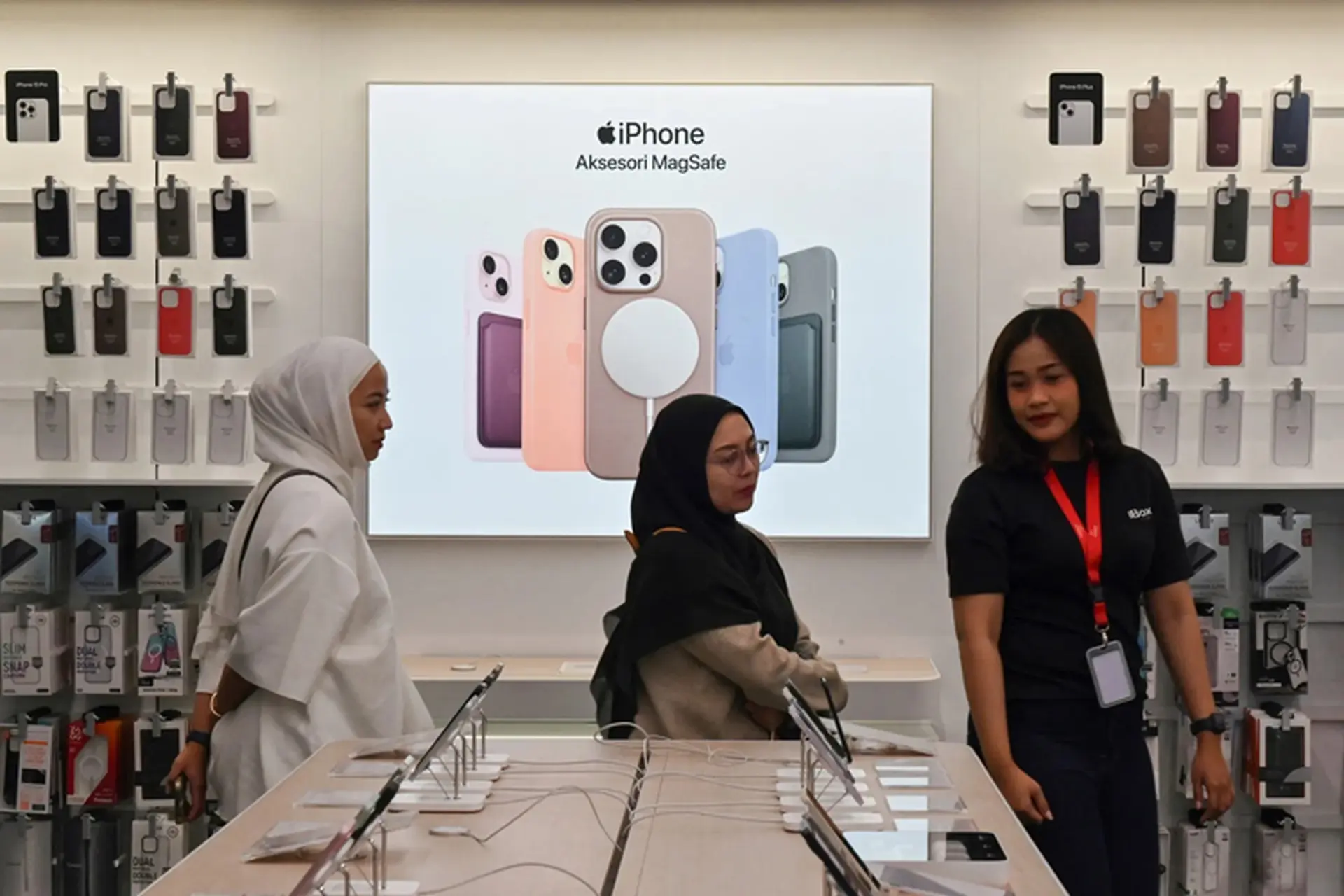 Apple vừa đầu tư thêm 10 triệu USD (khoảng 253.4 tỷ đồng) vào nhà máy tại Indonesia để tránh lệnh cấm iPhone 16