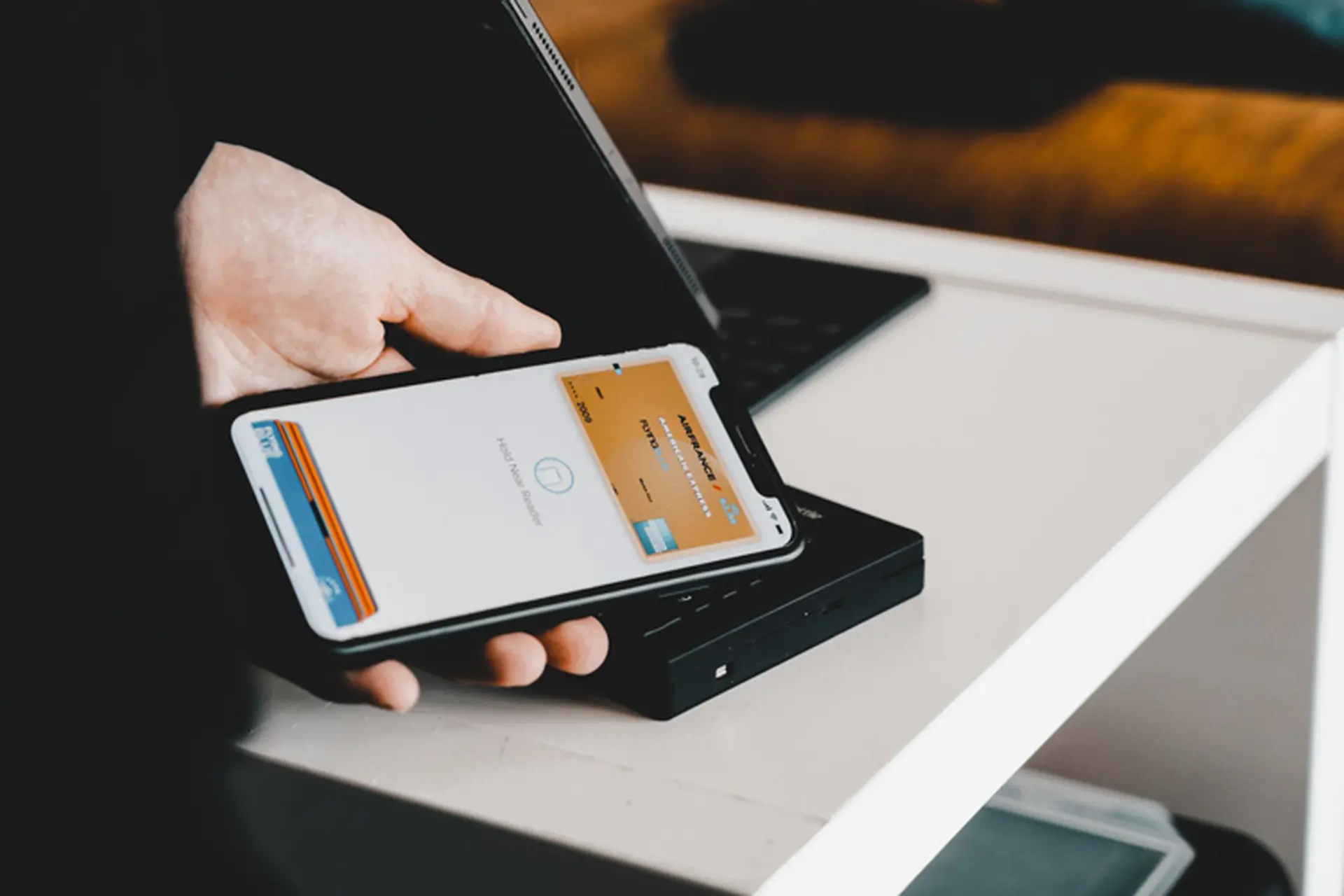 Apple mở quyền truy cập NFC trên iPhone trong iOS 18.1 cho cả nhà phát triển bên ngoài EU