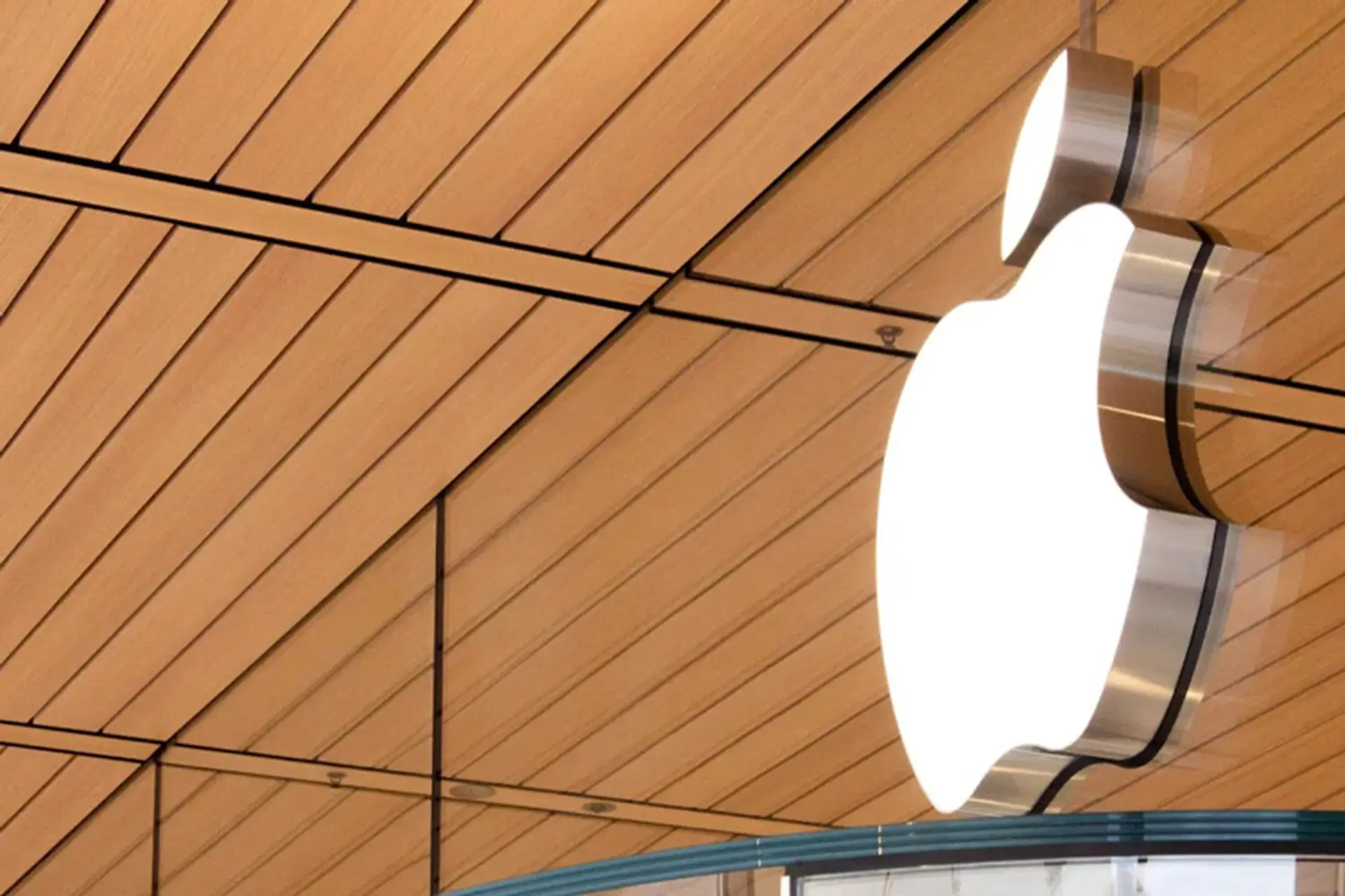 Apple rơi xuống vị trí thứ 4 trong danh sách Fortune 500 năm 2025