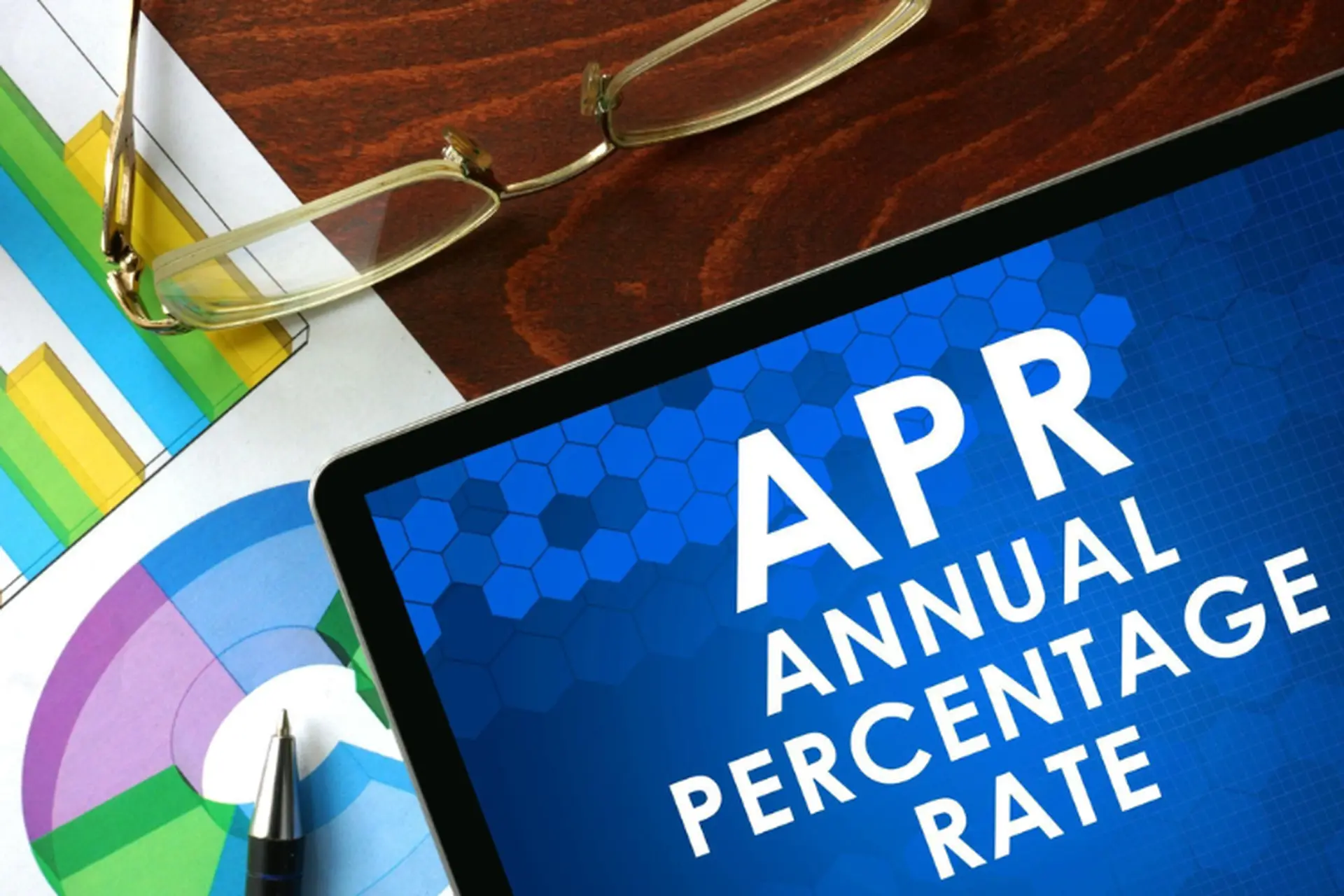 APR là gì? APR ảnh hưởng như thế nào đến chi phí khi vay vốn hoặc dùng thẻ tín dụng?