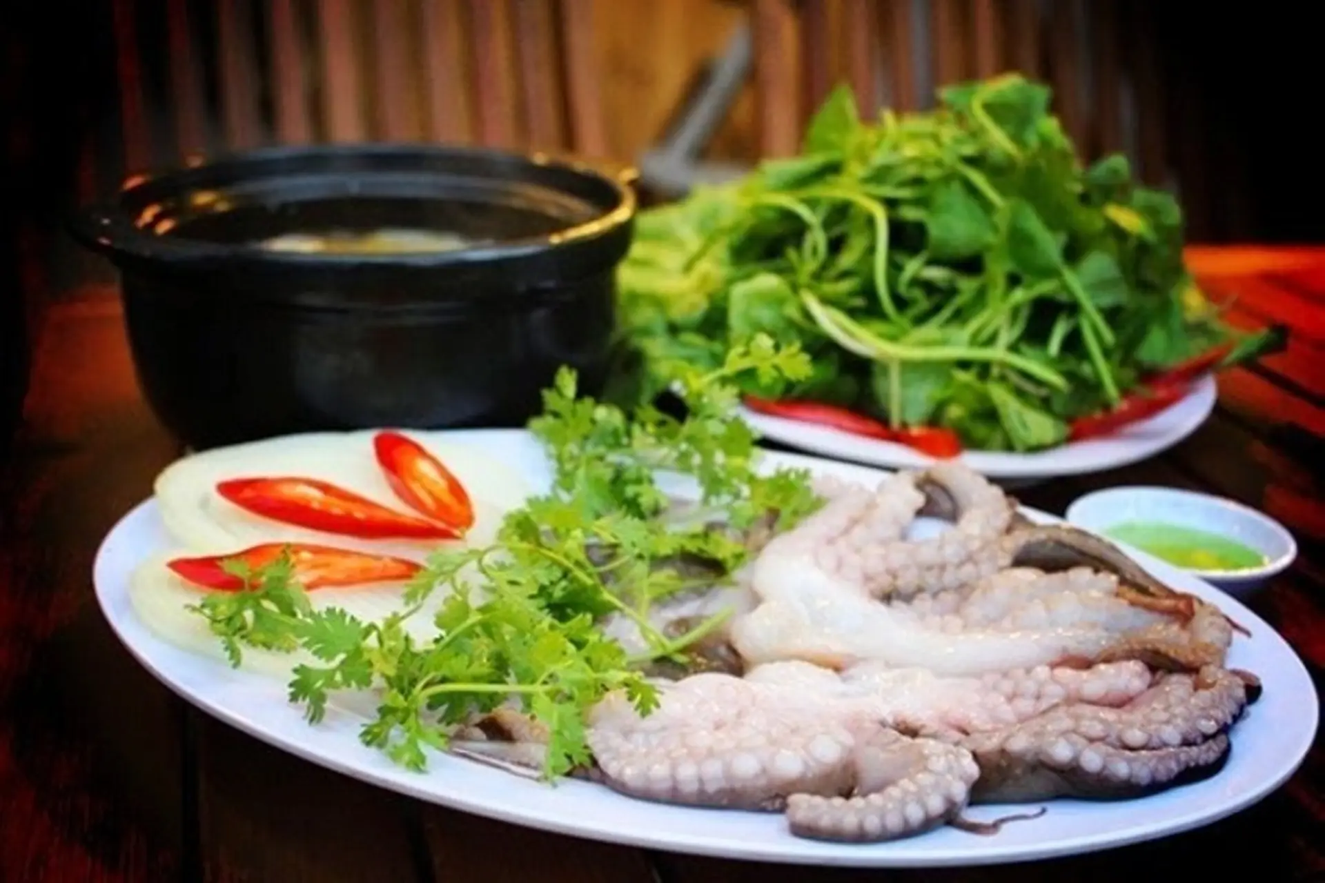 Lưu ngay cách chế biến món bạch tuộc nhúng giấm bùng vị, dai giòn sần sật cực cuốn