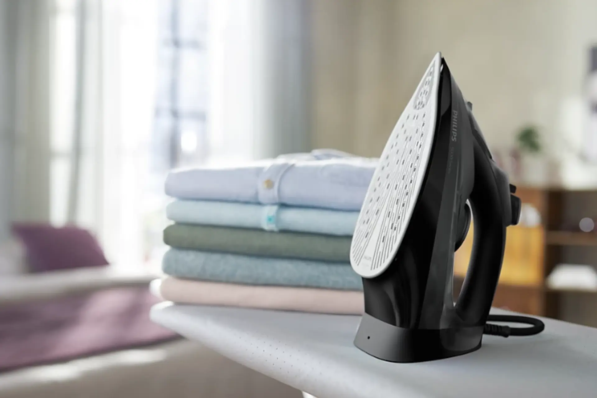 Đánh giá bàn ủi hơi nước Philips DST5040/80: Thiết kế hiện đại, ủi nhanh và tiện lợi