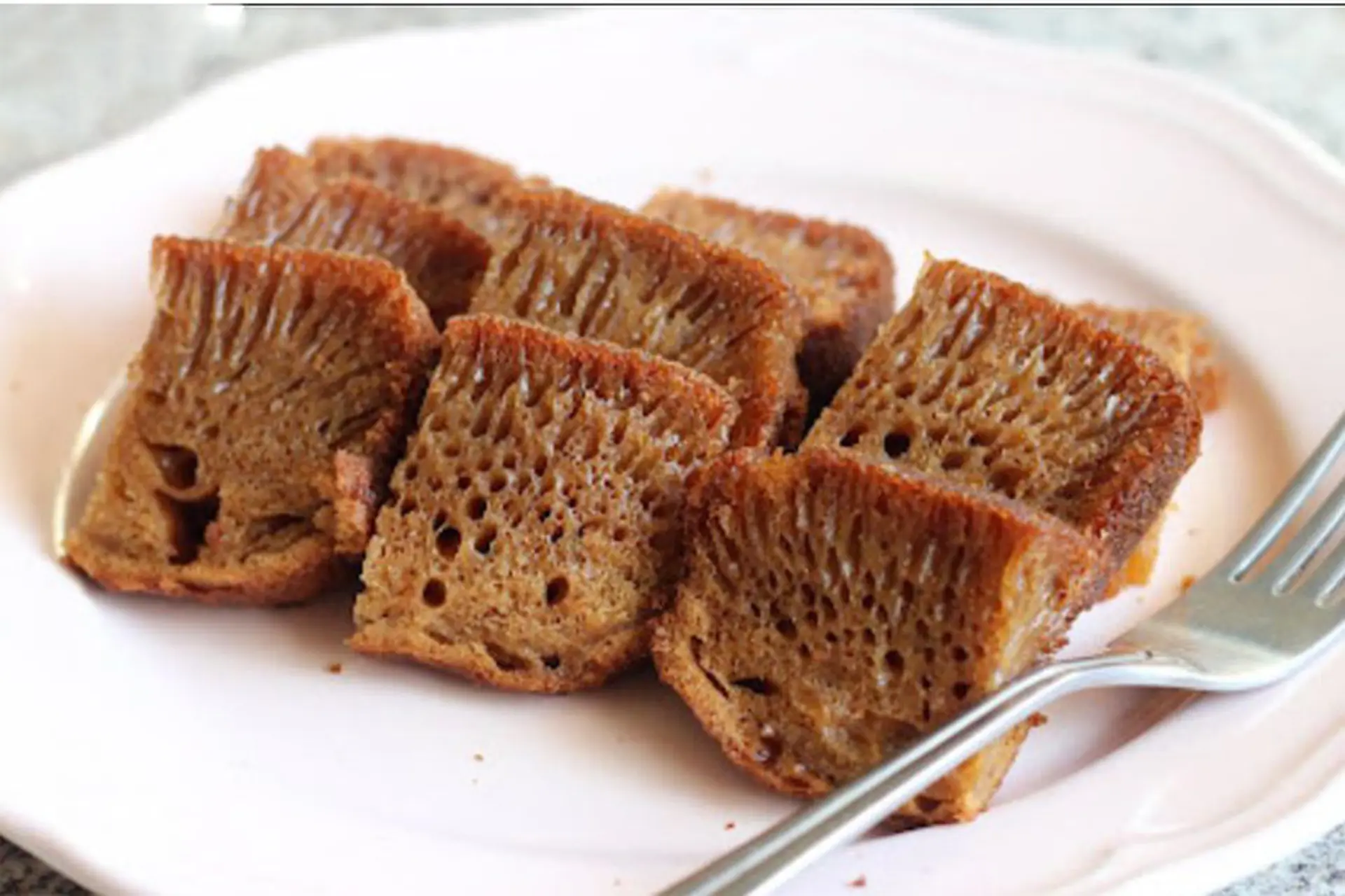 Bật mí cách làm bánh bò mã lai mềm dai, thơm nức mũi với kết cấu "rễ tre" đẹp mắt